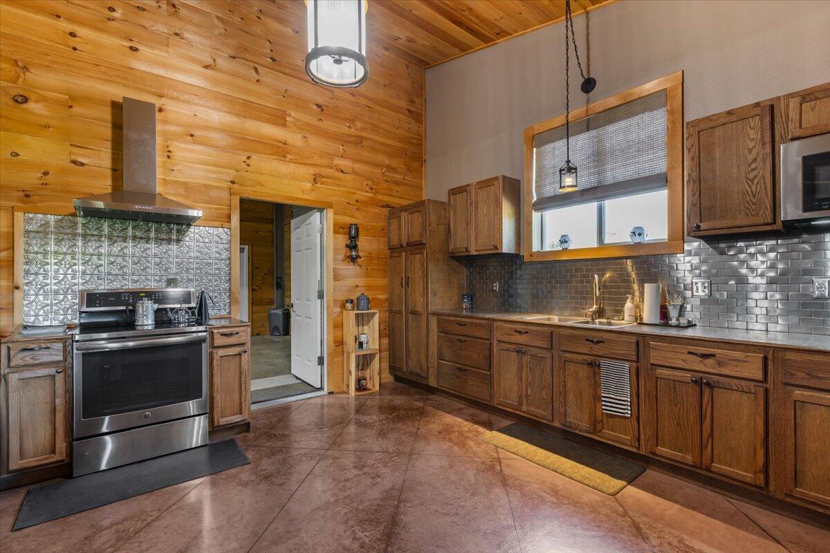 1633 Jessie James Road Property Photo 12