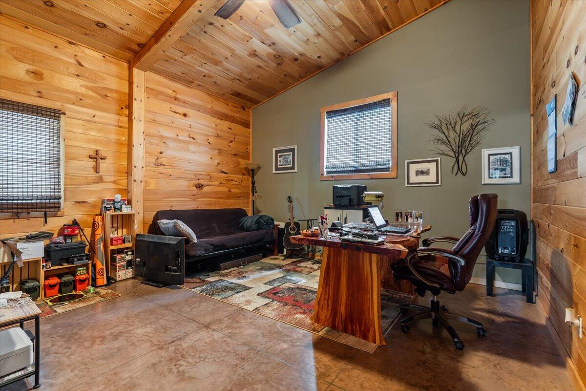 1633 Jessie James Road Property Photo 17