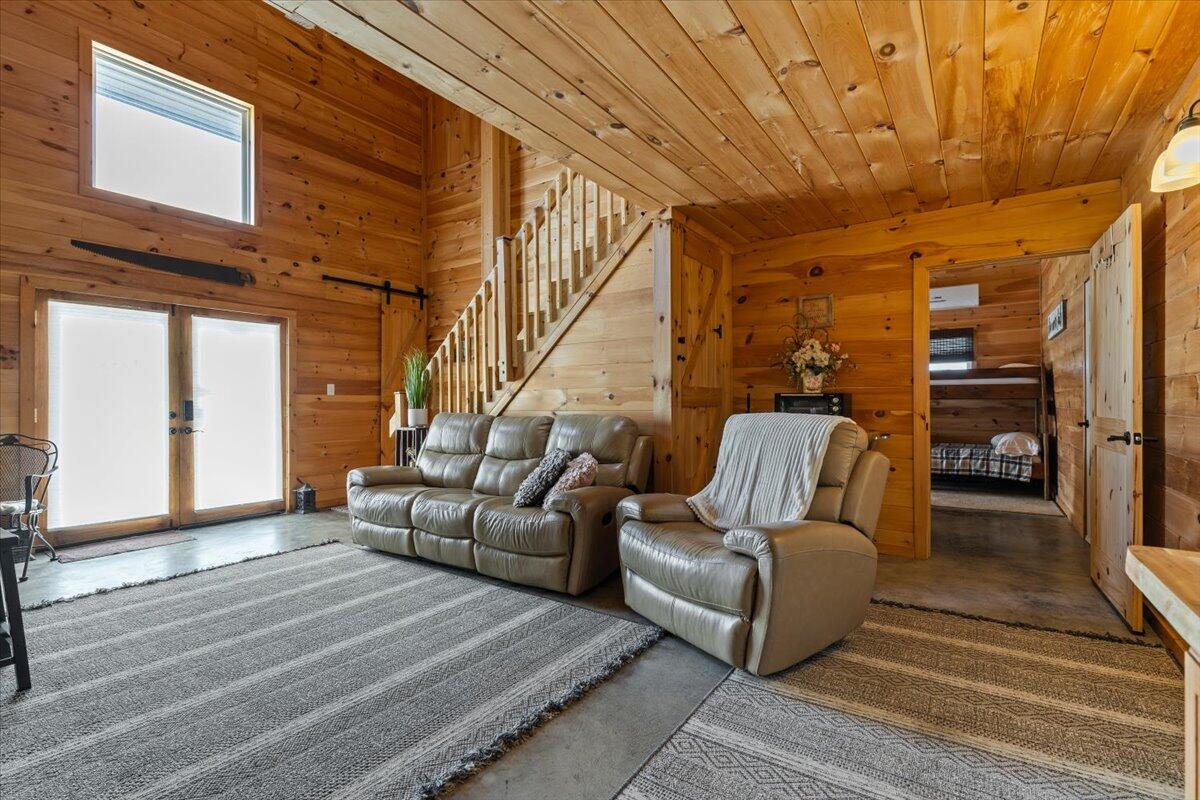 1633 Jessie James Road Property Photo 18