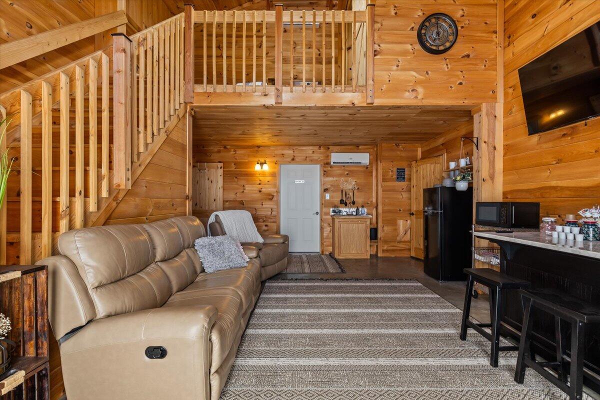 1633 Jessie James Road Property Photo 20