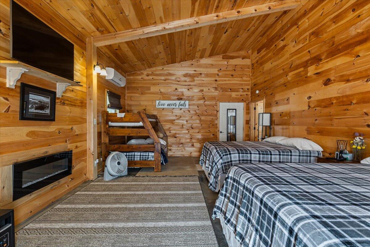 1633 Jessie James Road Property Photo 22