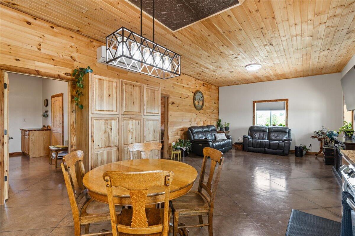 1633 Jessie James Road Property Photo 36