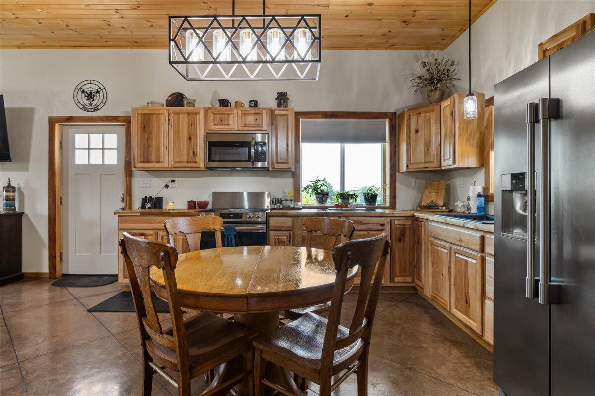 1633 Jessie James Road Property Photo 38