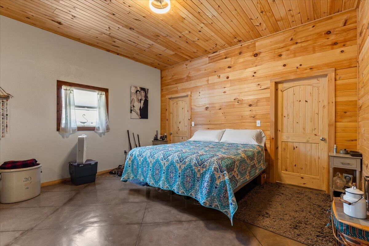 1633 Jessie James Road Property Photo 42