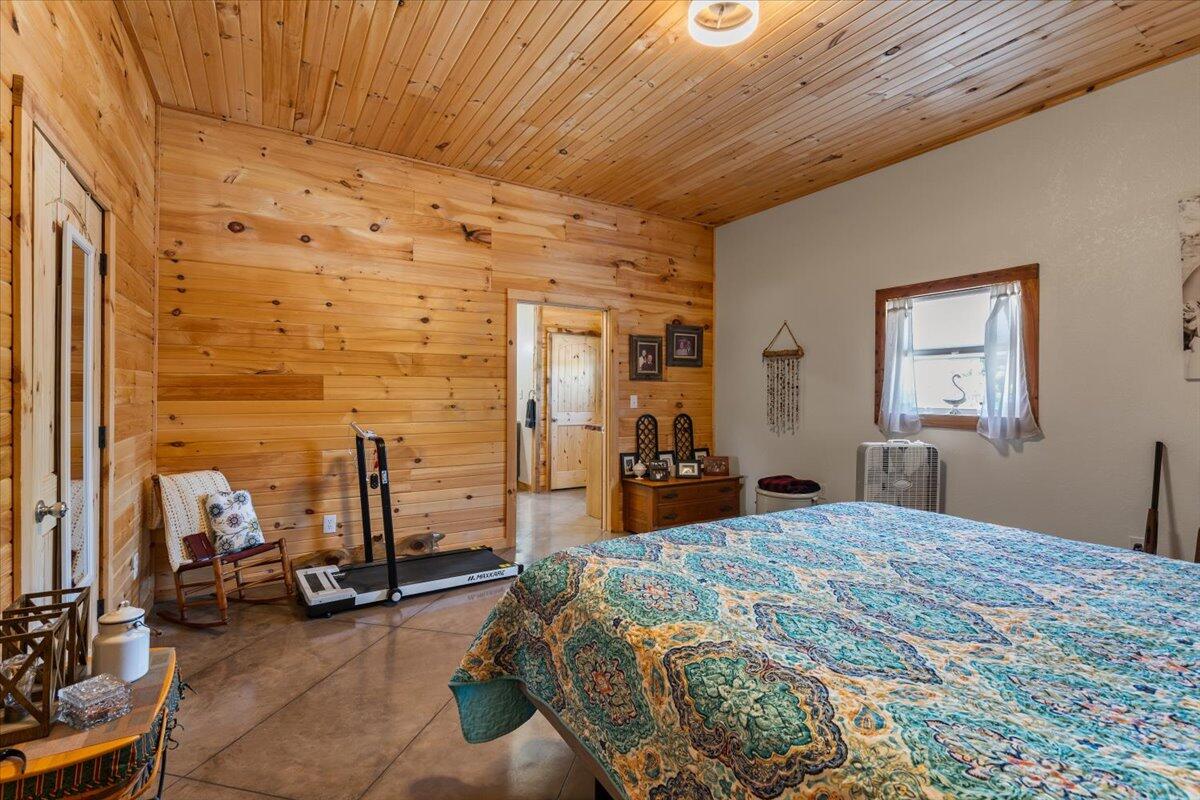 1633 Jessie James Road Property Photo 43