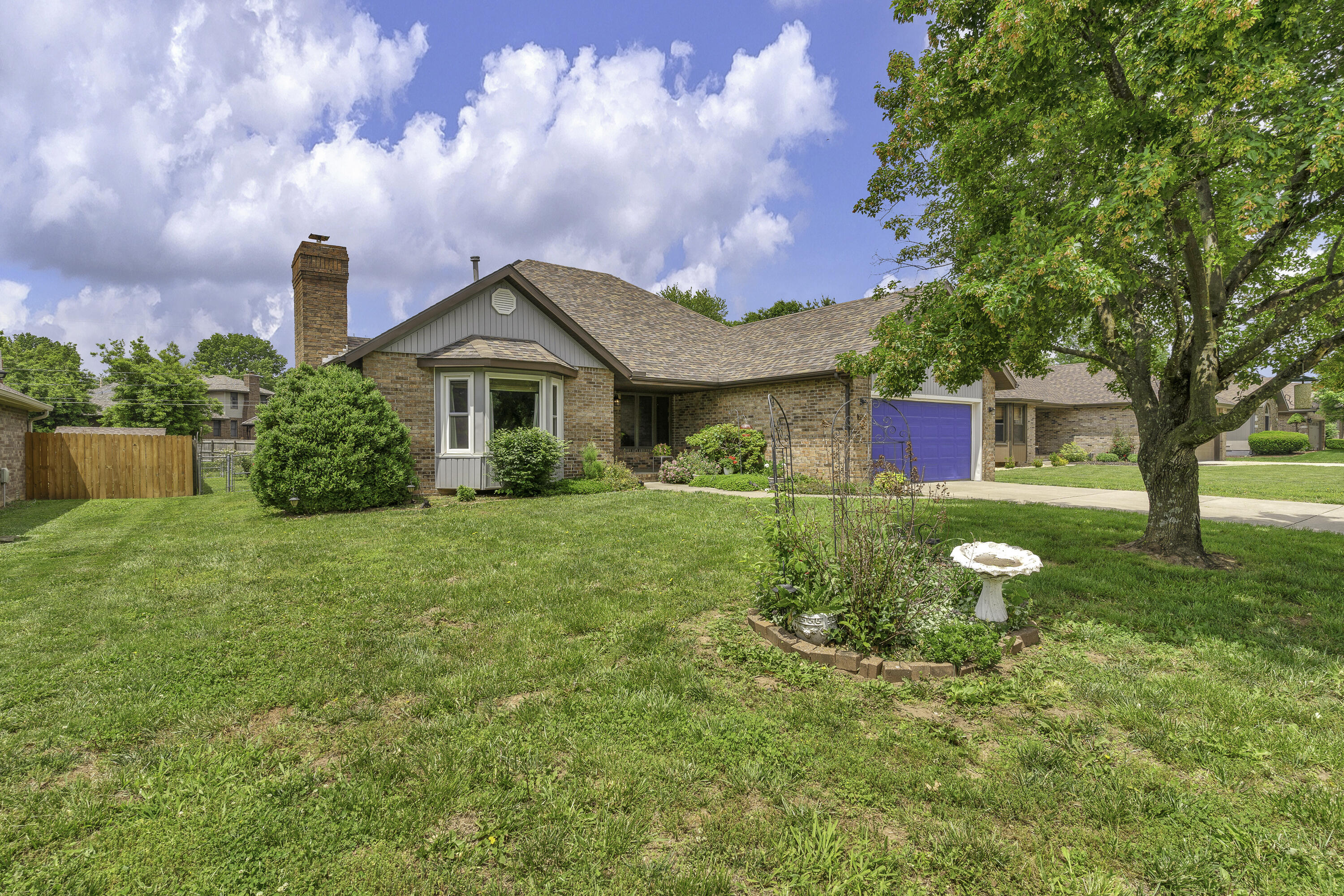 2515 South Laurel Avenue Property Photo 2
