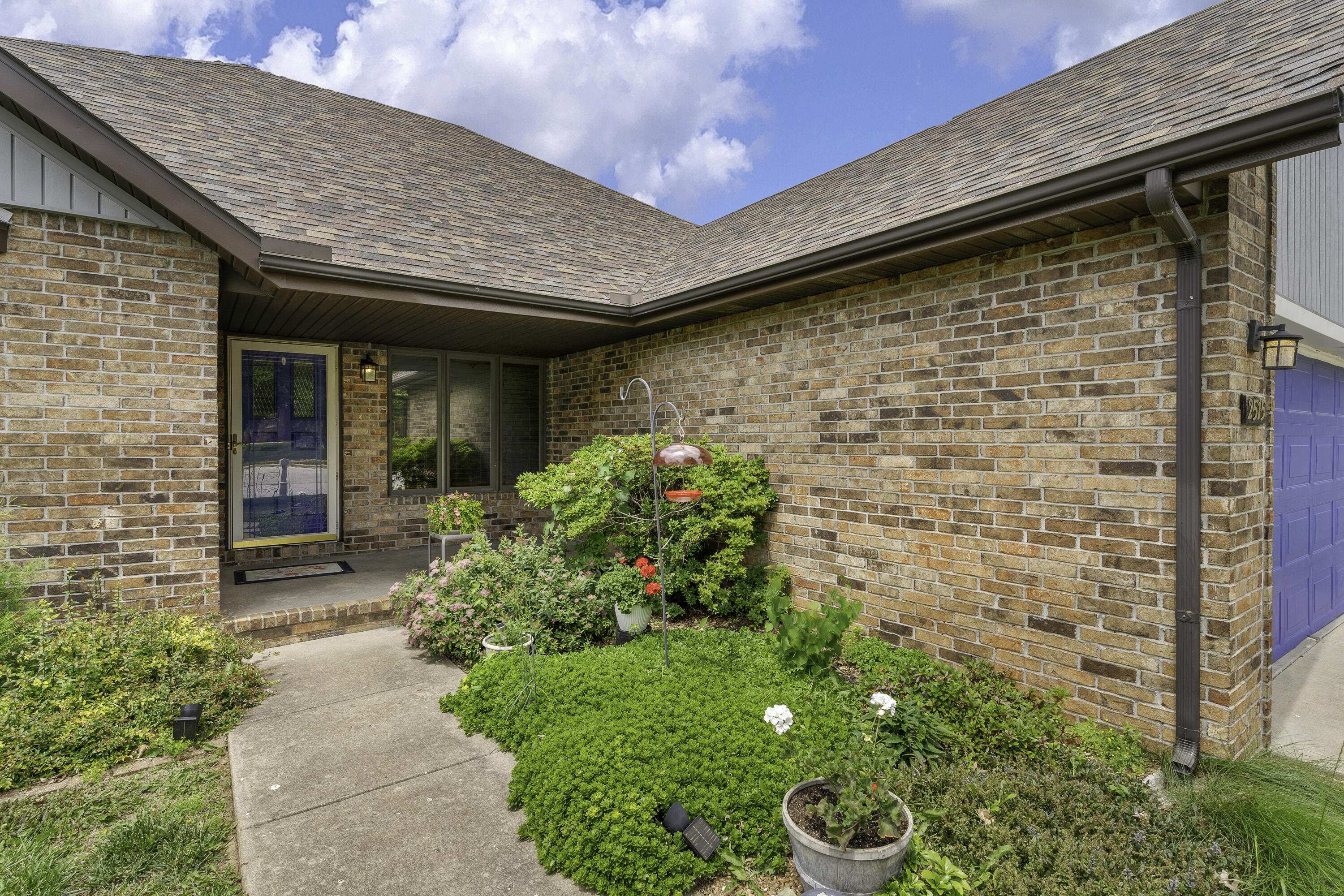 2515 South Laurel Avenue Property Photo 4