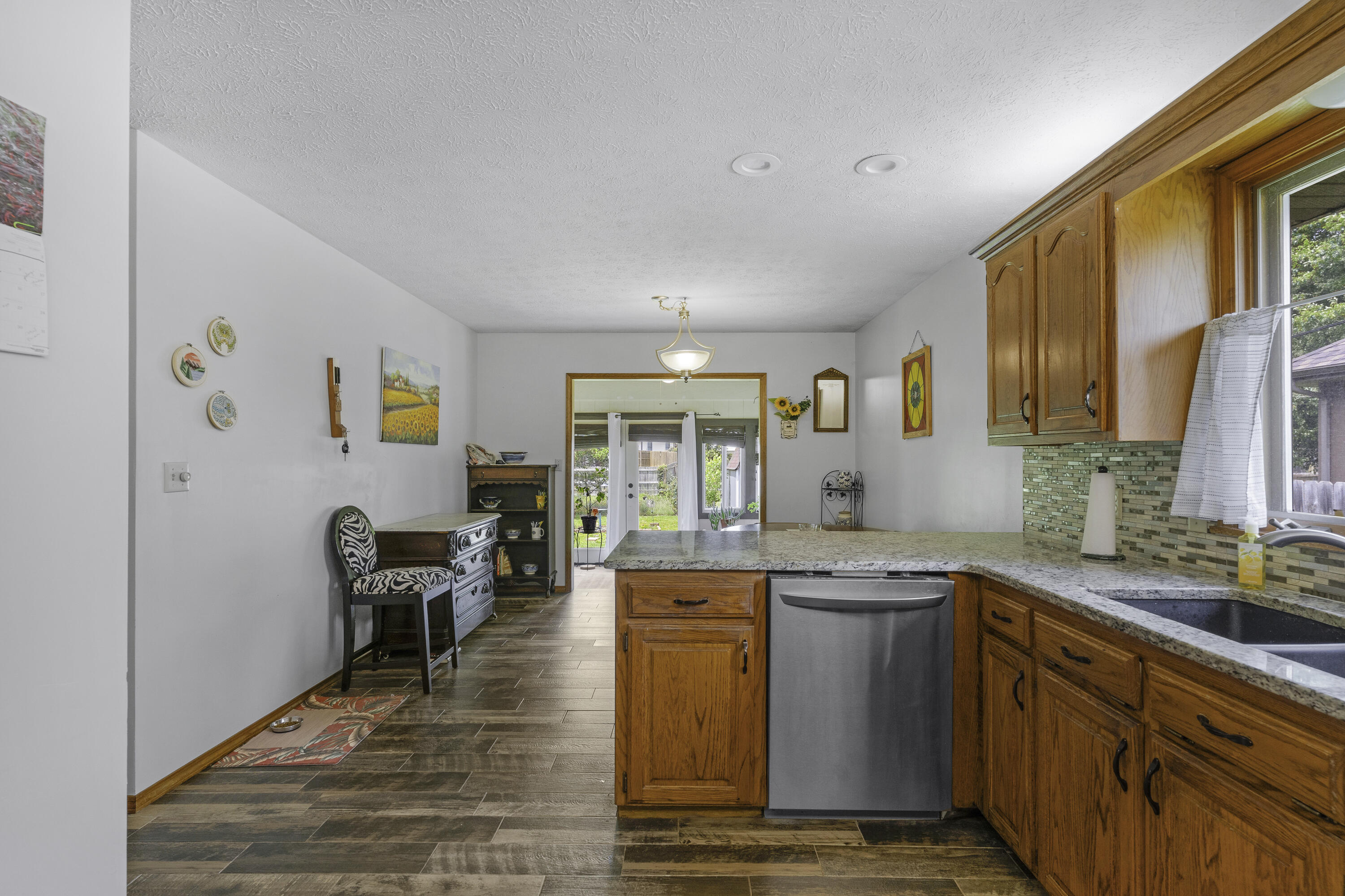 2515 South Laurel Avenue Property Photo 18