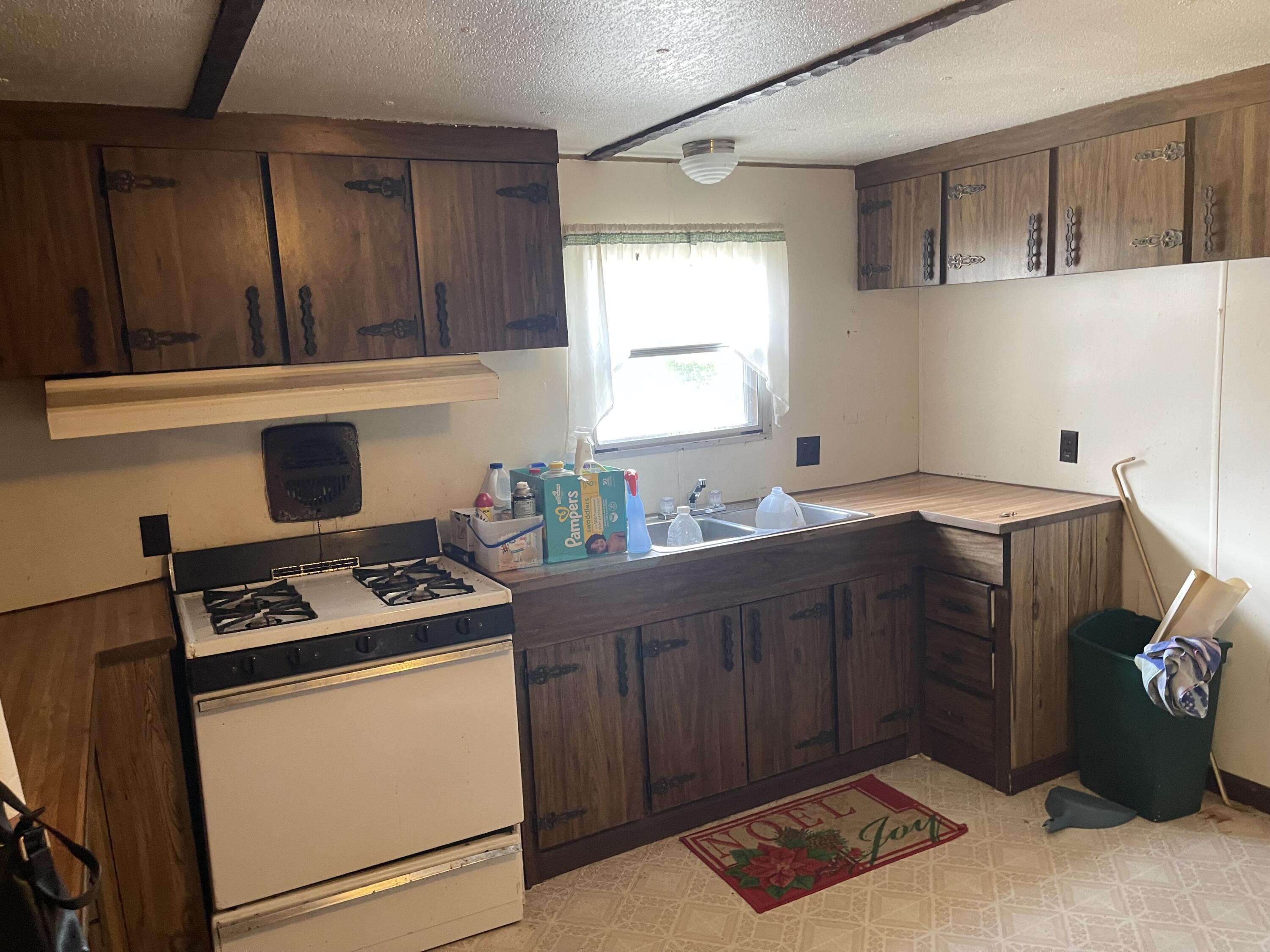 4002 White Oak Road Property Photo 5