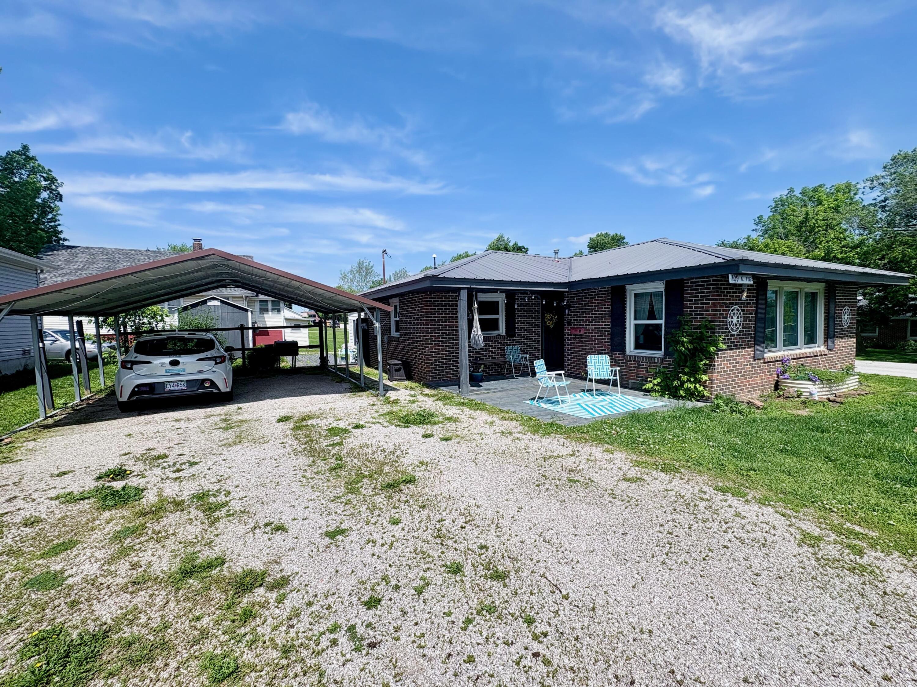 109 North Pine Street Property Photo