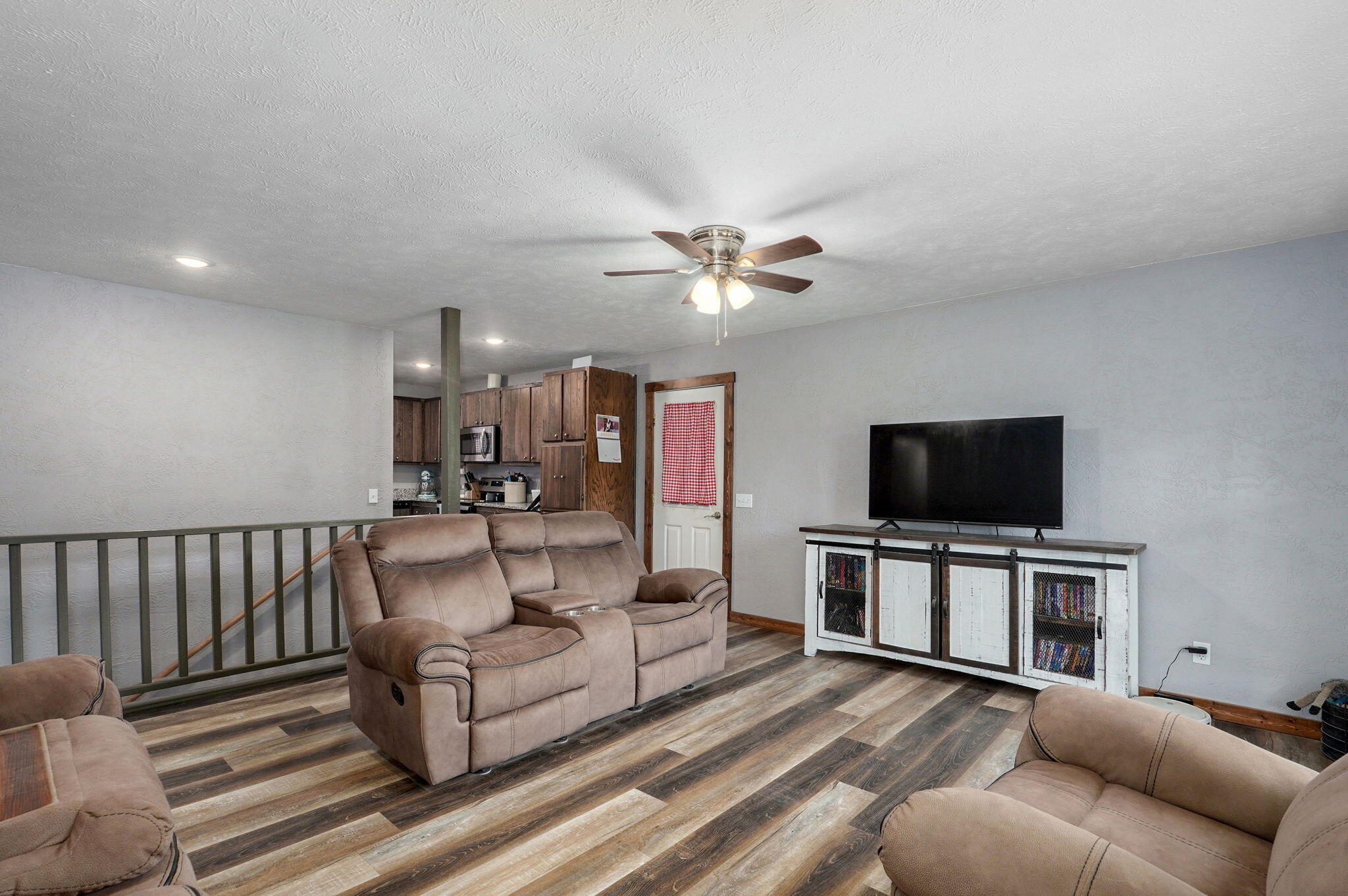 2121 East 505th Road Property Photo 8