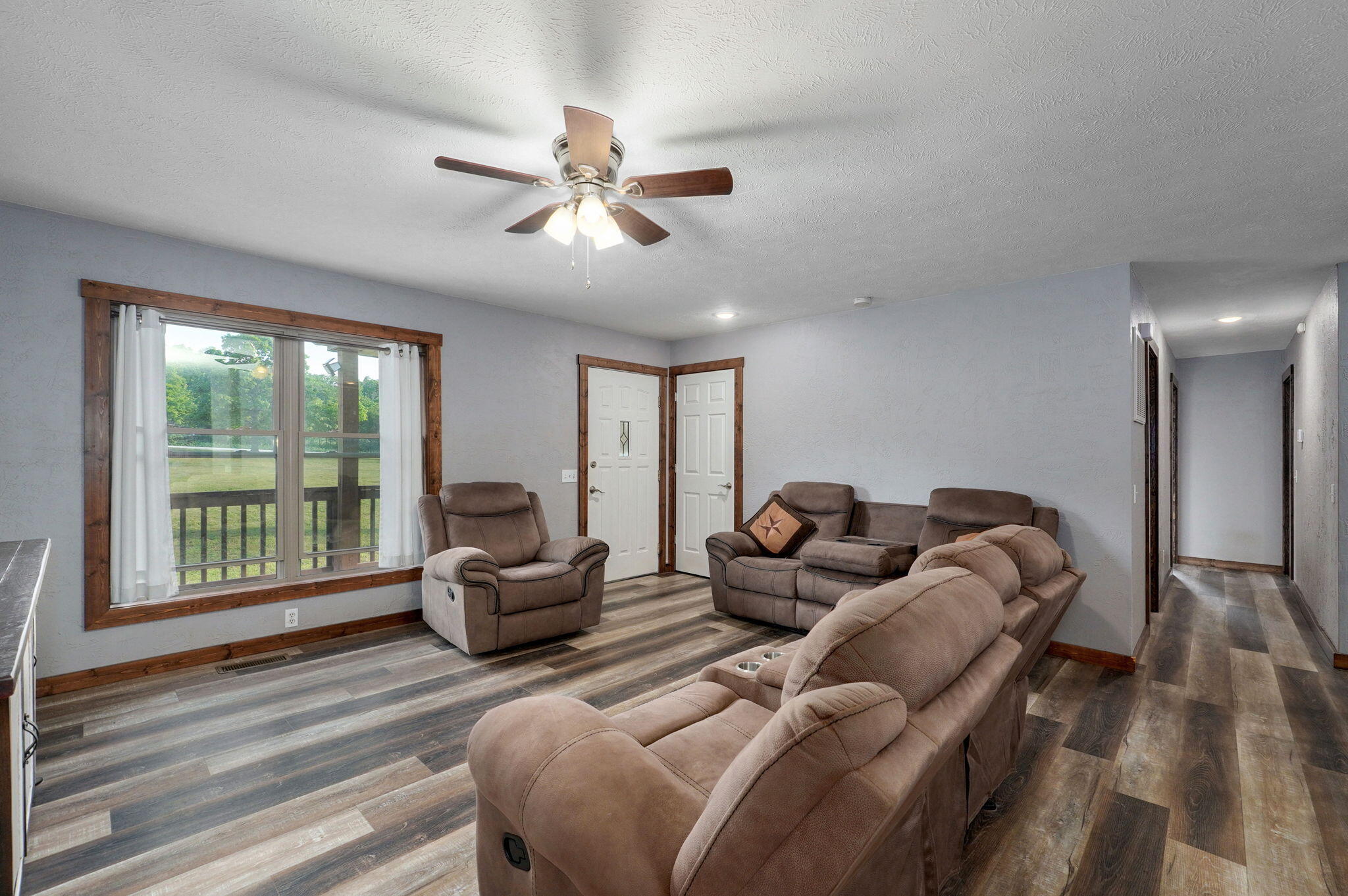2121 East 505th Road Property Photo 10