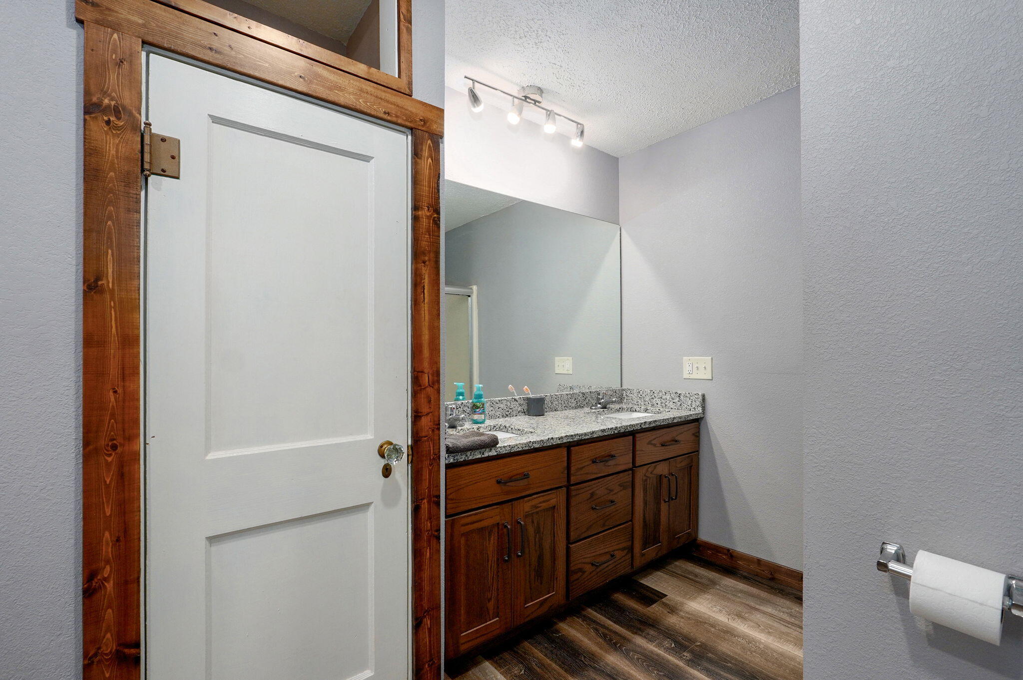 2121 East 505th Road Property Photo 17