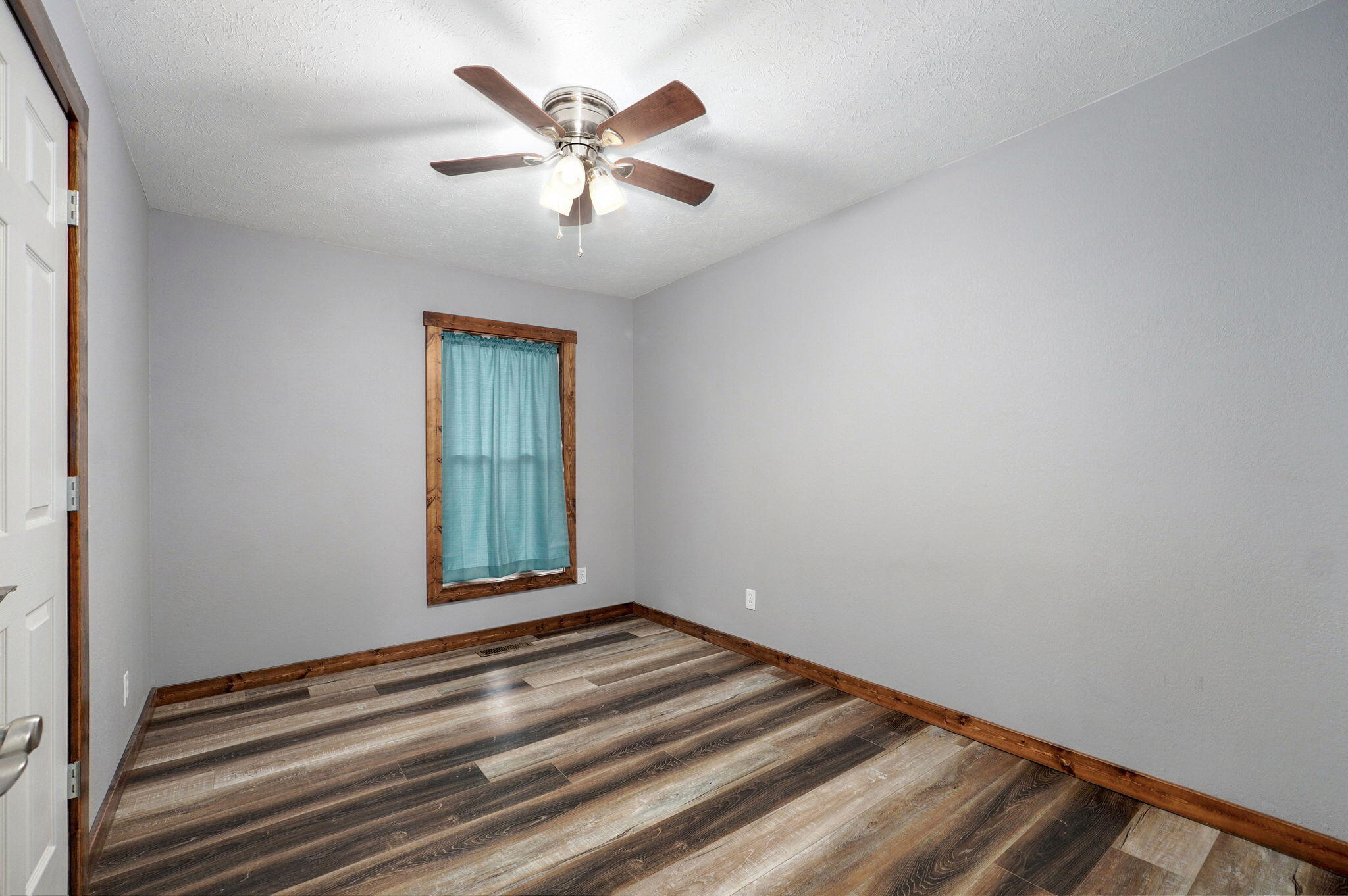 2121 East 505th Road Property Photo 21