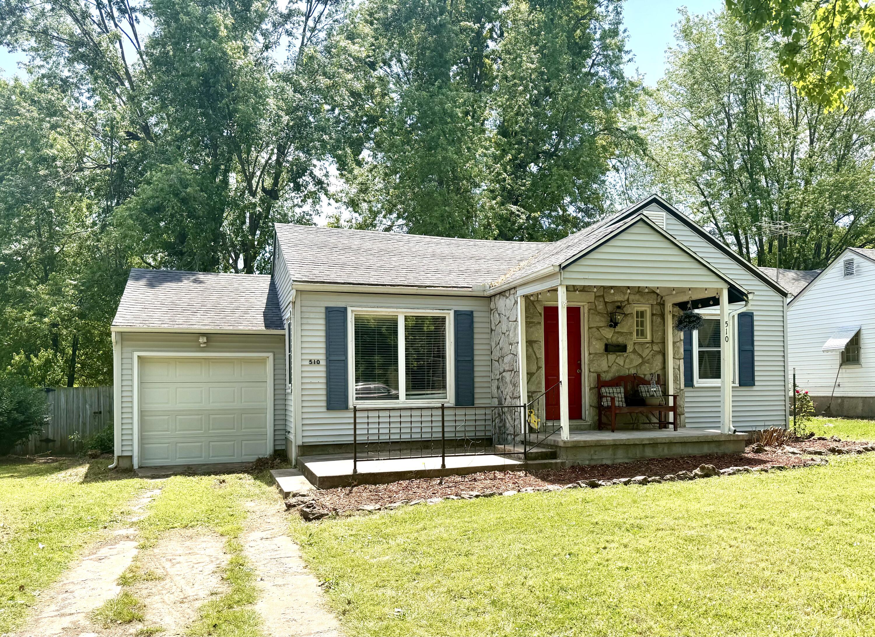 510 West College Street Street Property Photo