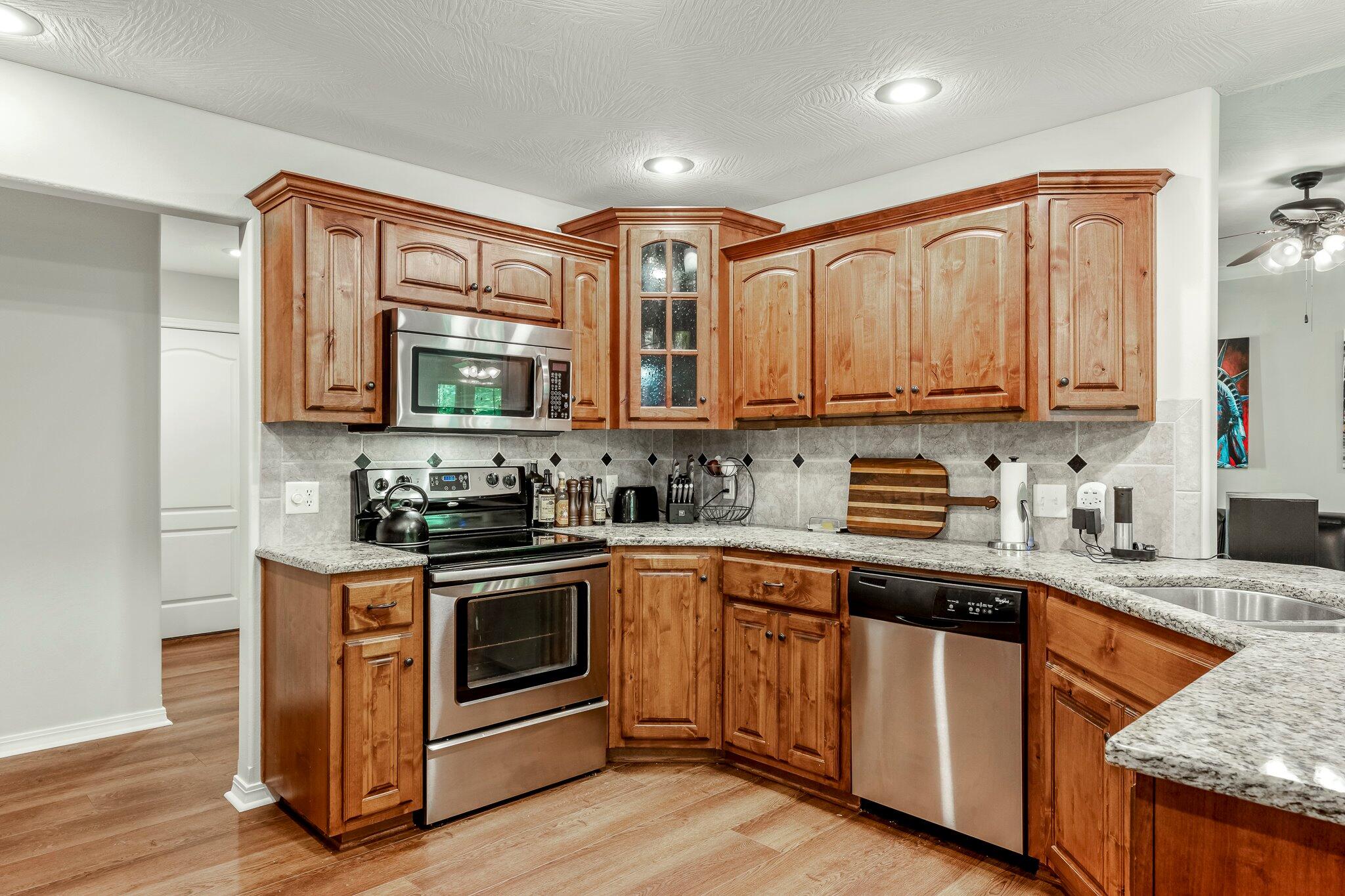 5628 South Winsor Drive Property Photo 10
