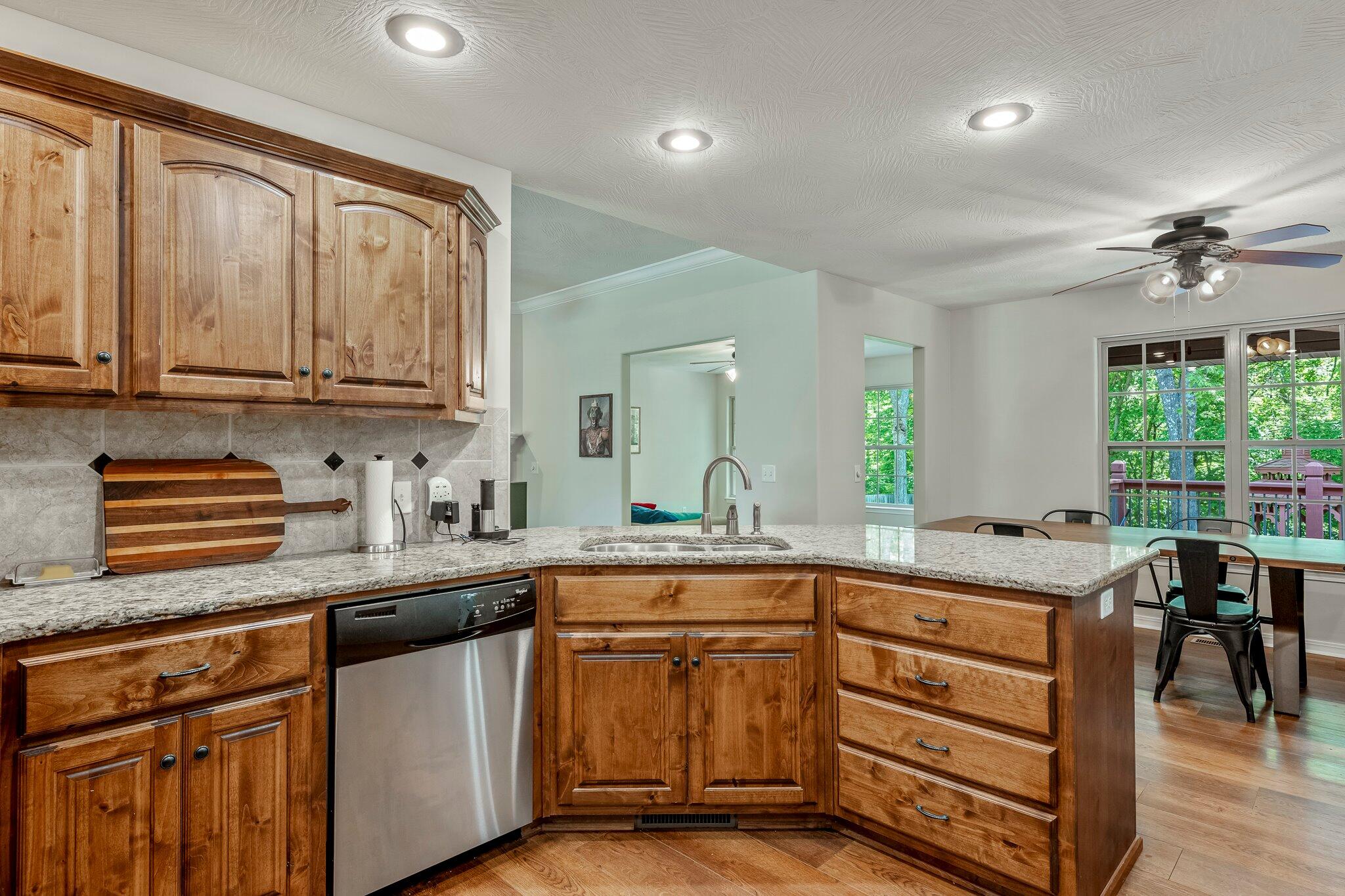 5628 South Winsor Drive Property Photo 11