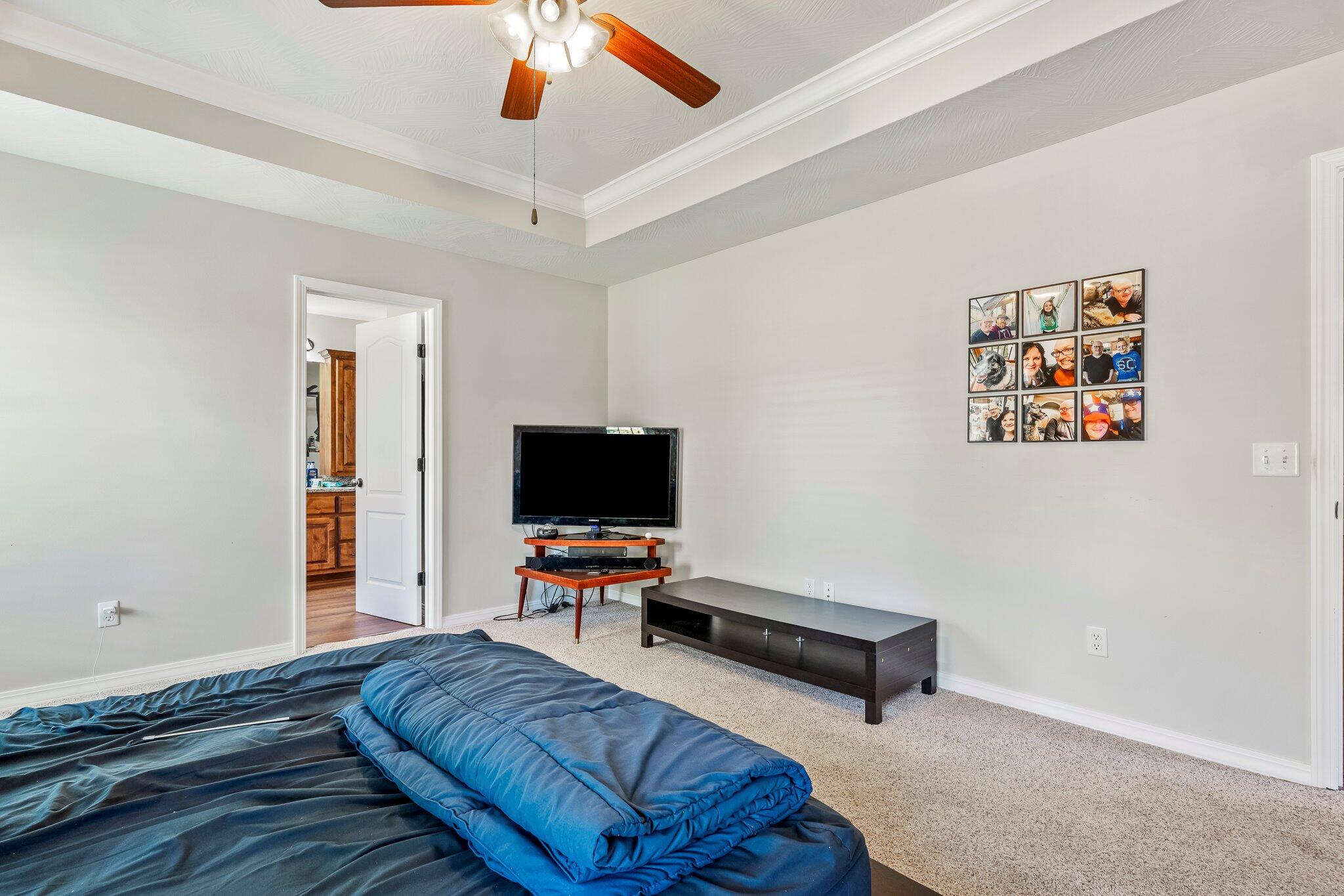 5628 South Winsor Drive Property Photo 18