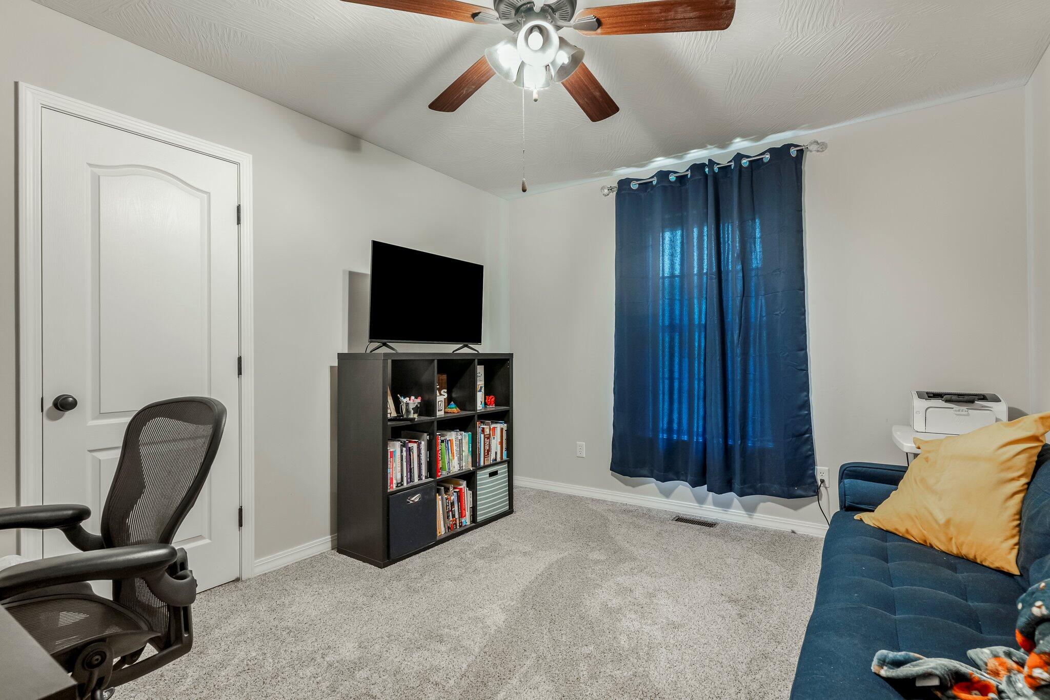 5628 South Winsor Drive Property Photo 22