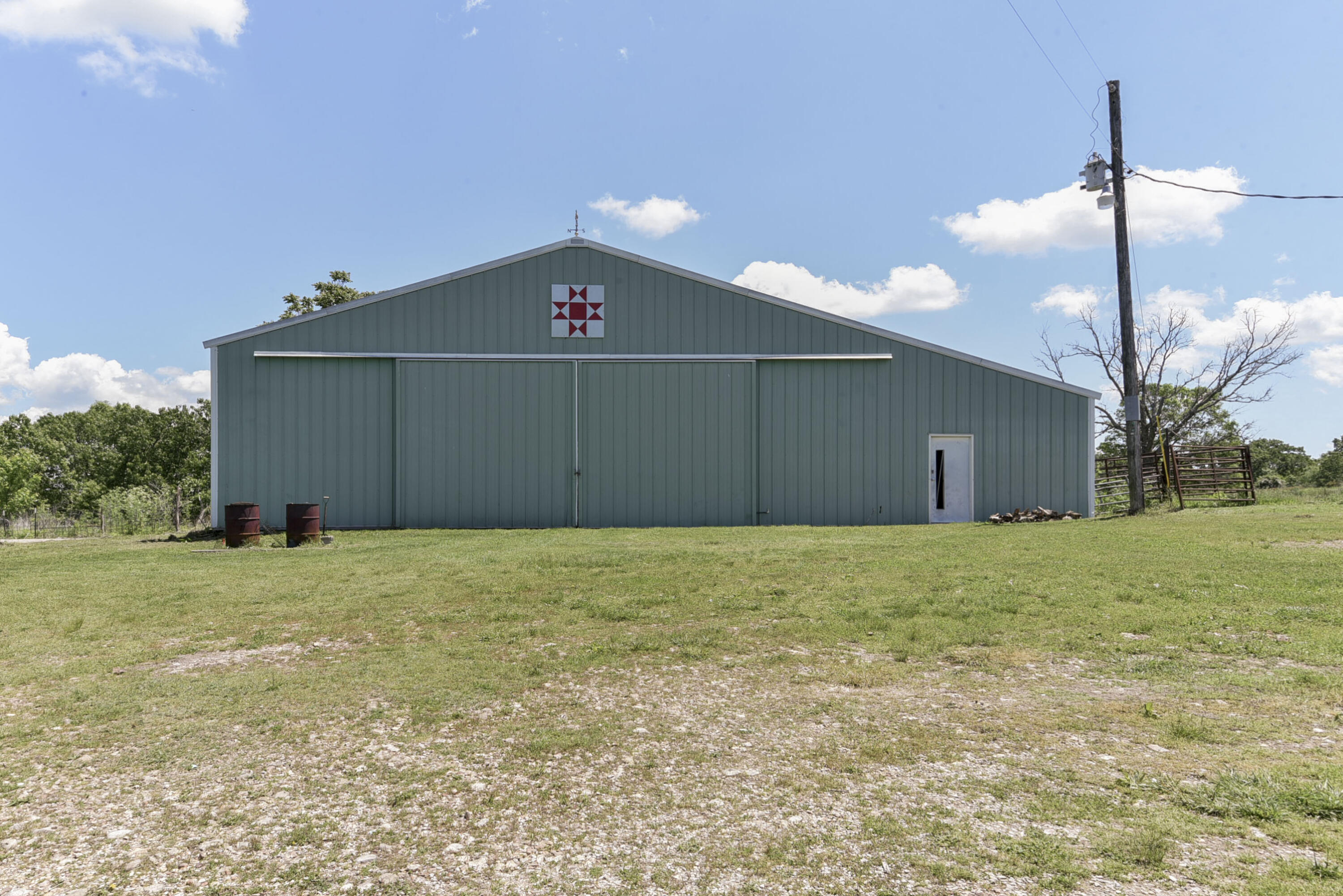 12056 Farm Road 1100 Property Photo 19