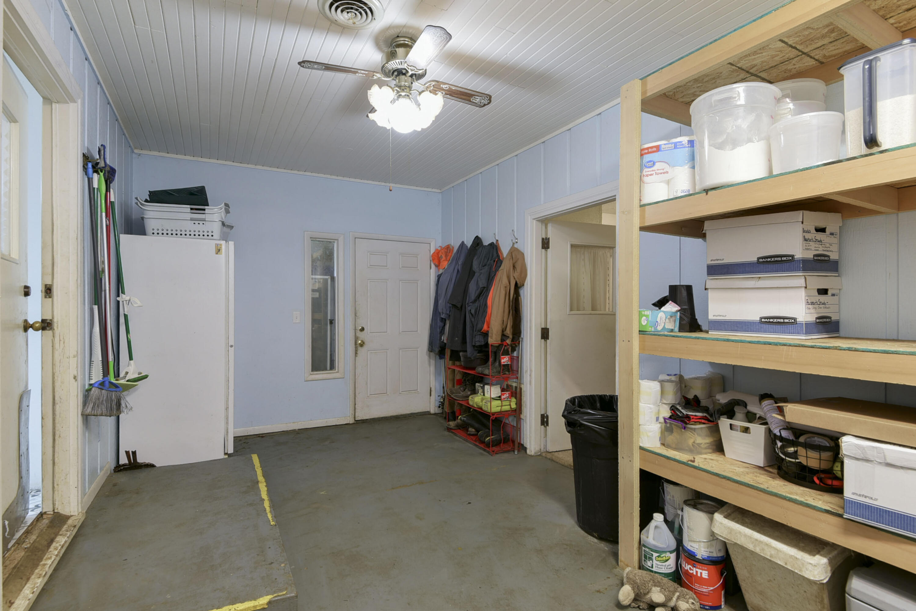 12056 Farm Road 1100 Property Photo 29