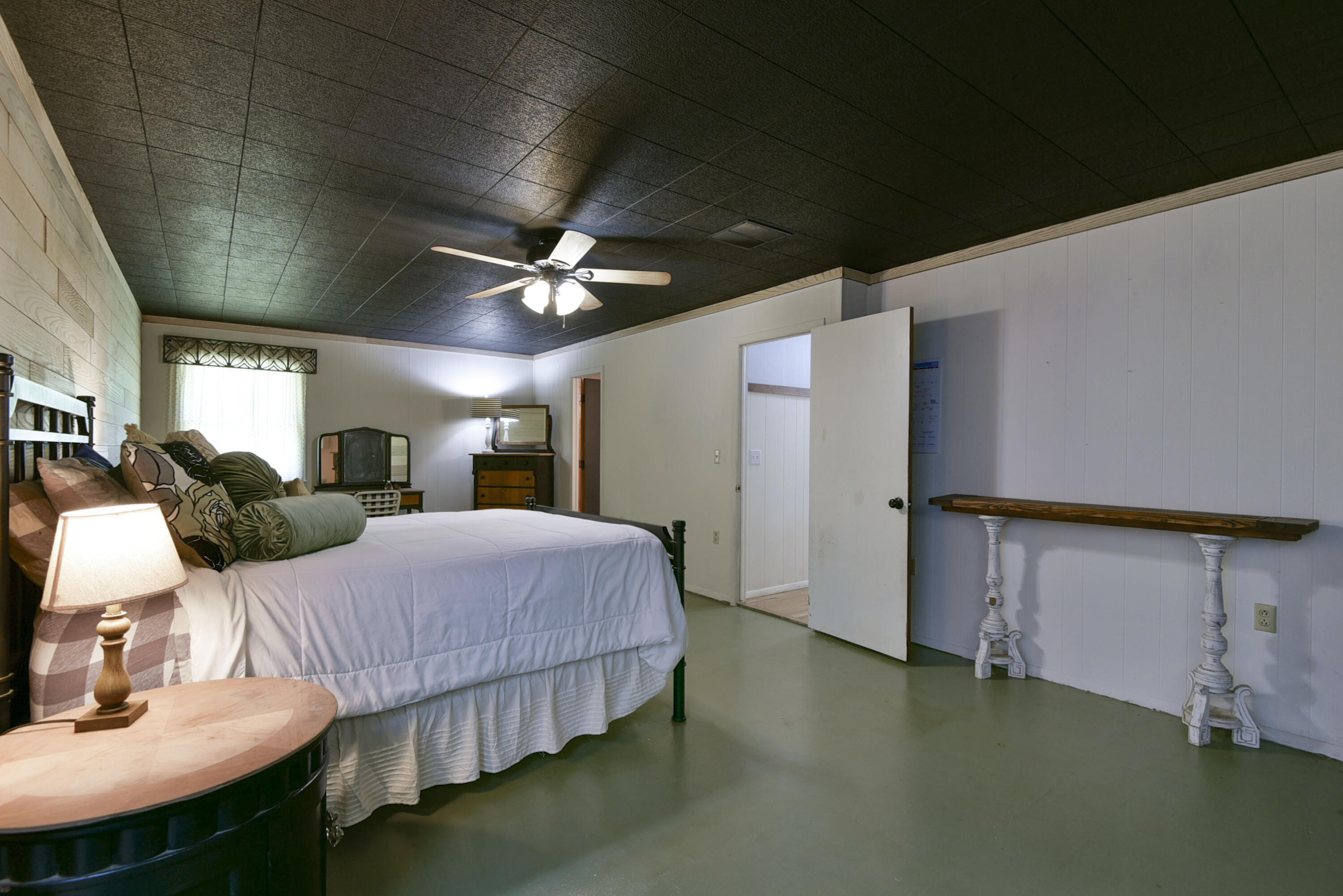 12056 Farm Road 1100 Property Photo 37