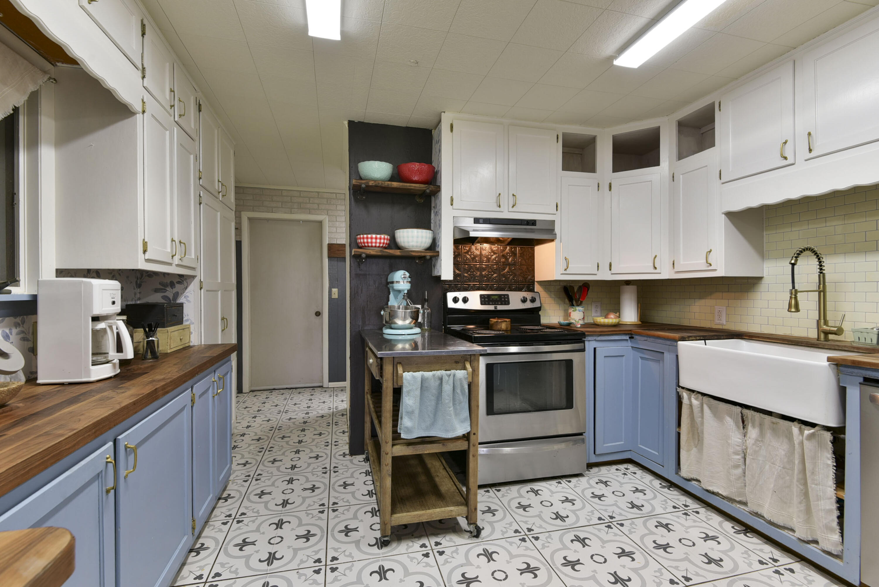 12056 Farm Road 1100 Property Photo 48