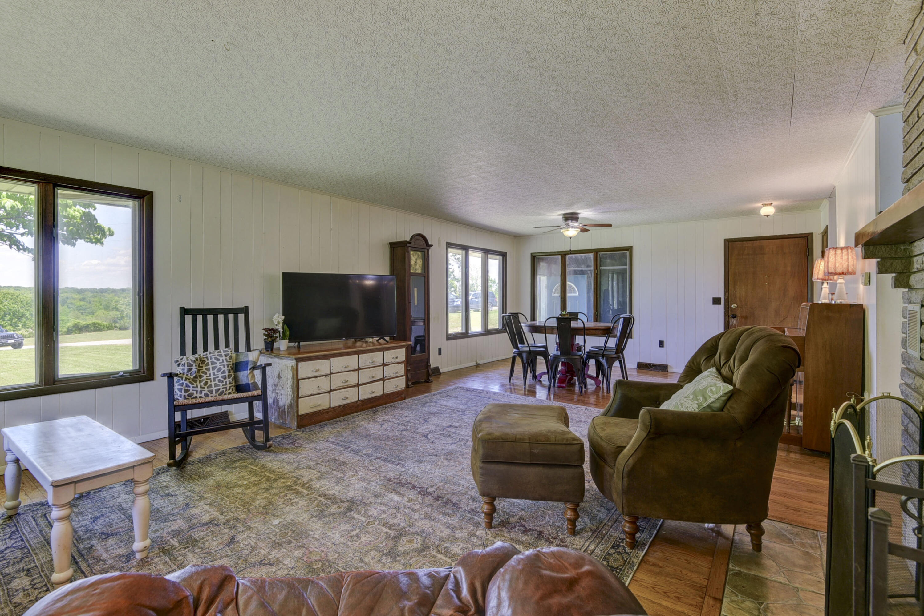 12056 Farm Road 1100 Property Photo 49