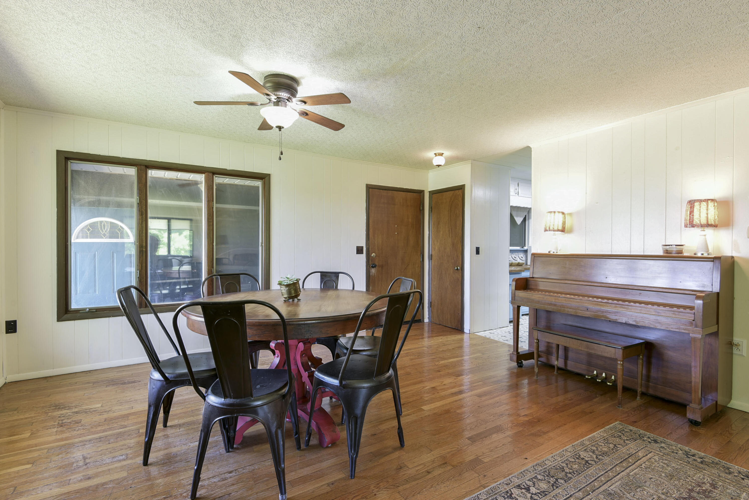 12056 Farm Road 1100 Property Photo 54