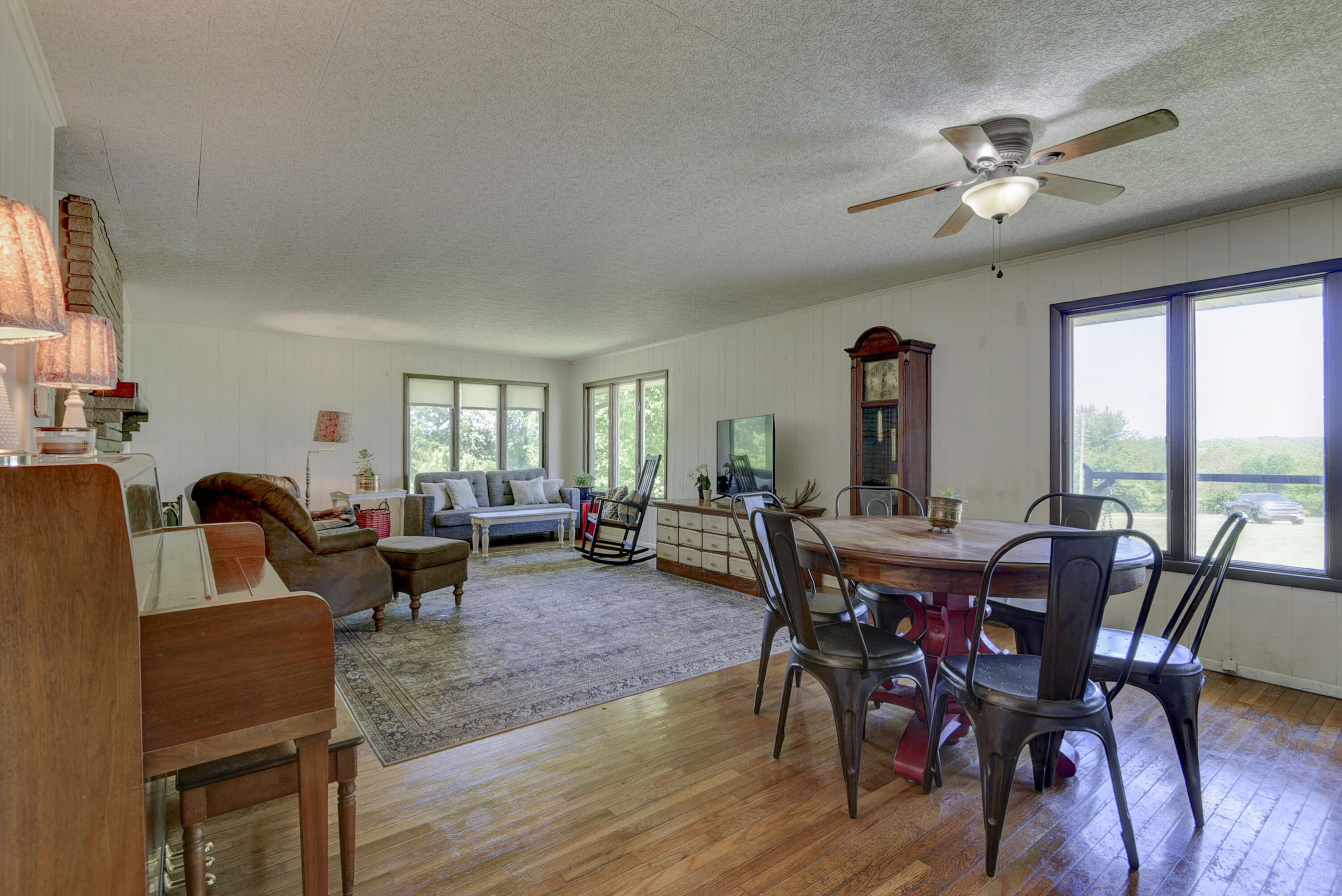 12056 Farm Road 1100 Property Photo 56