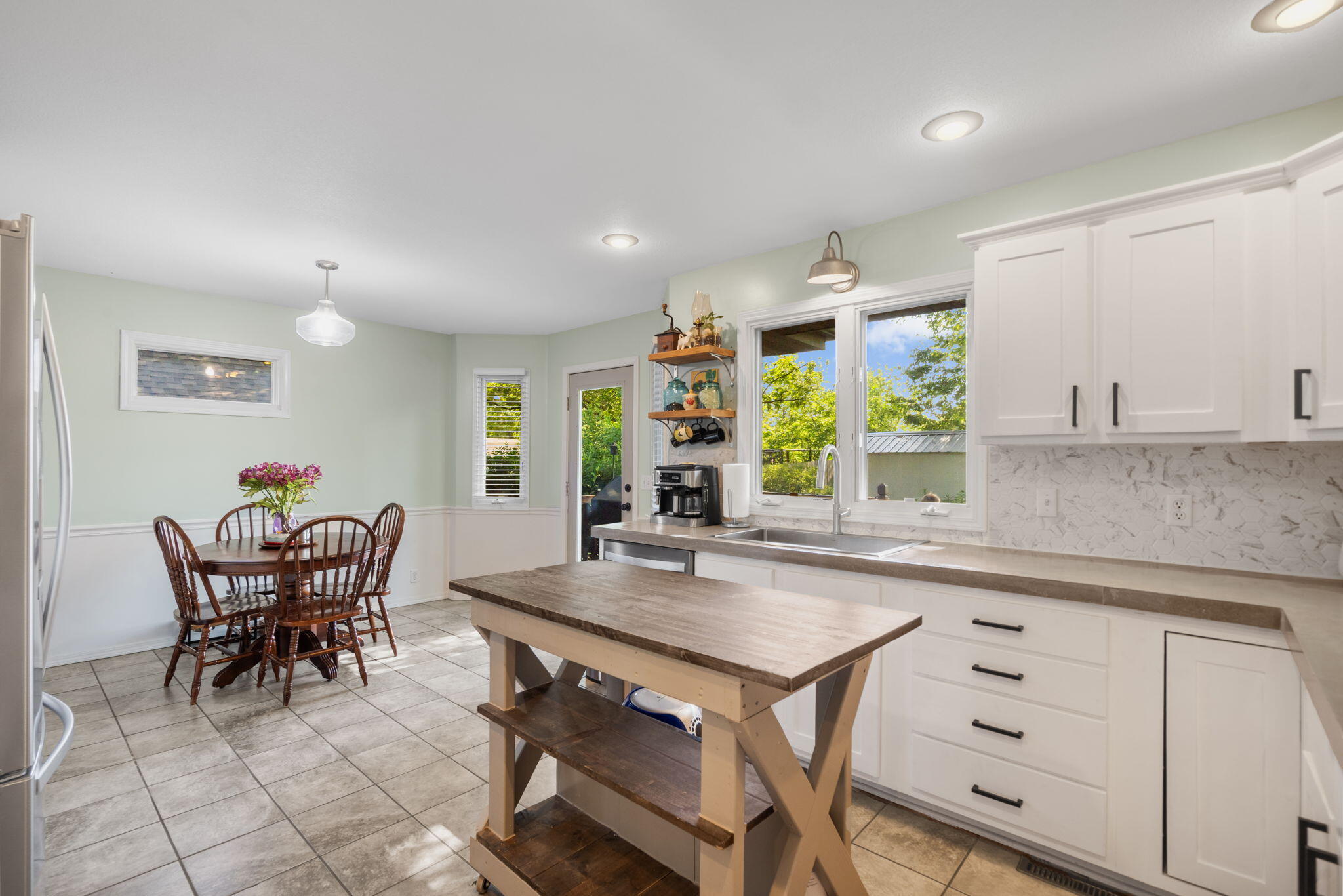 3948 North Broadway Avenue Property Photo 11