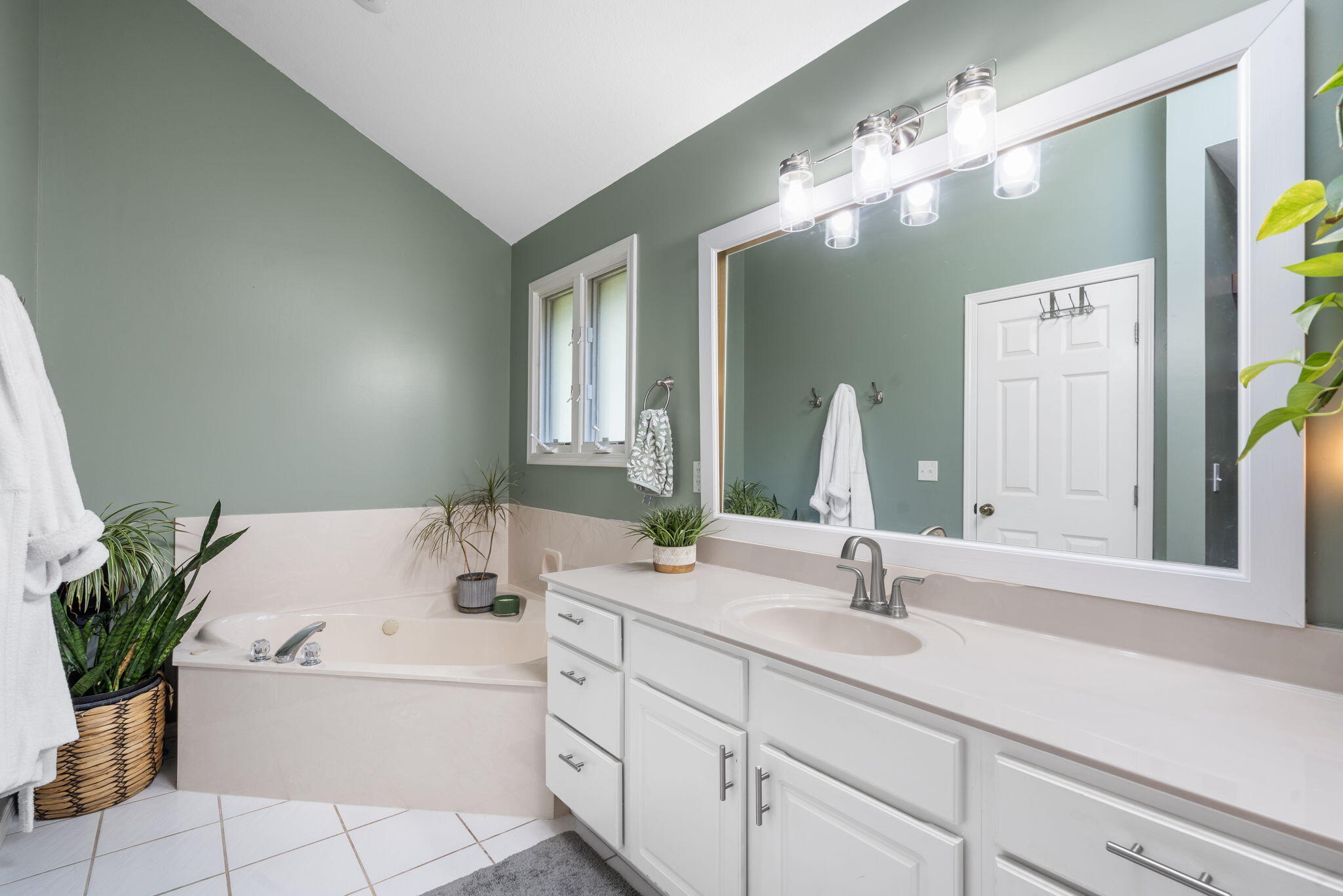 3948 North Broadway Avenue Property Photo 16