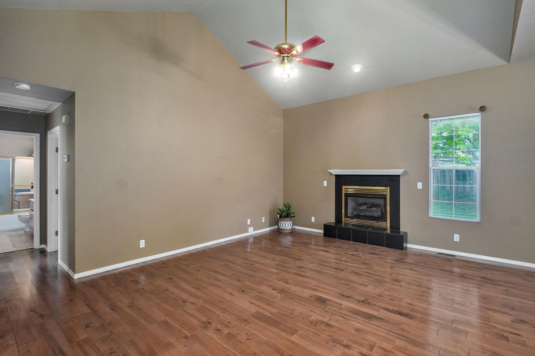 3809 West El Castile Street Property Photo 4