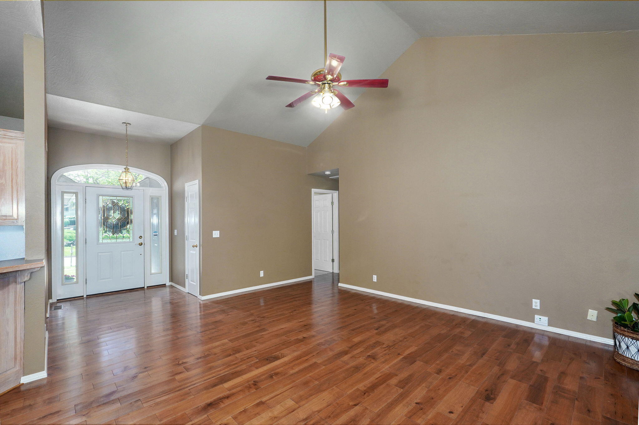 3809 West El Castile Street Property Photo 6