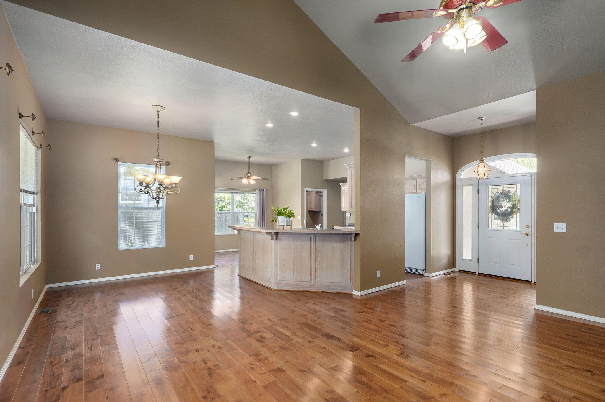 3809 West El Castile Street Property Photo 7