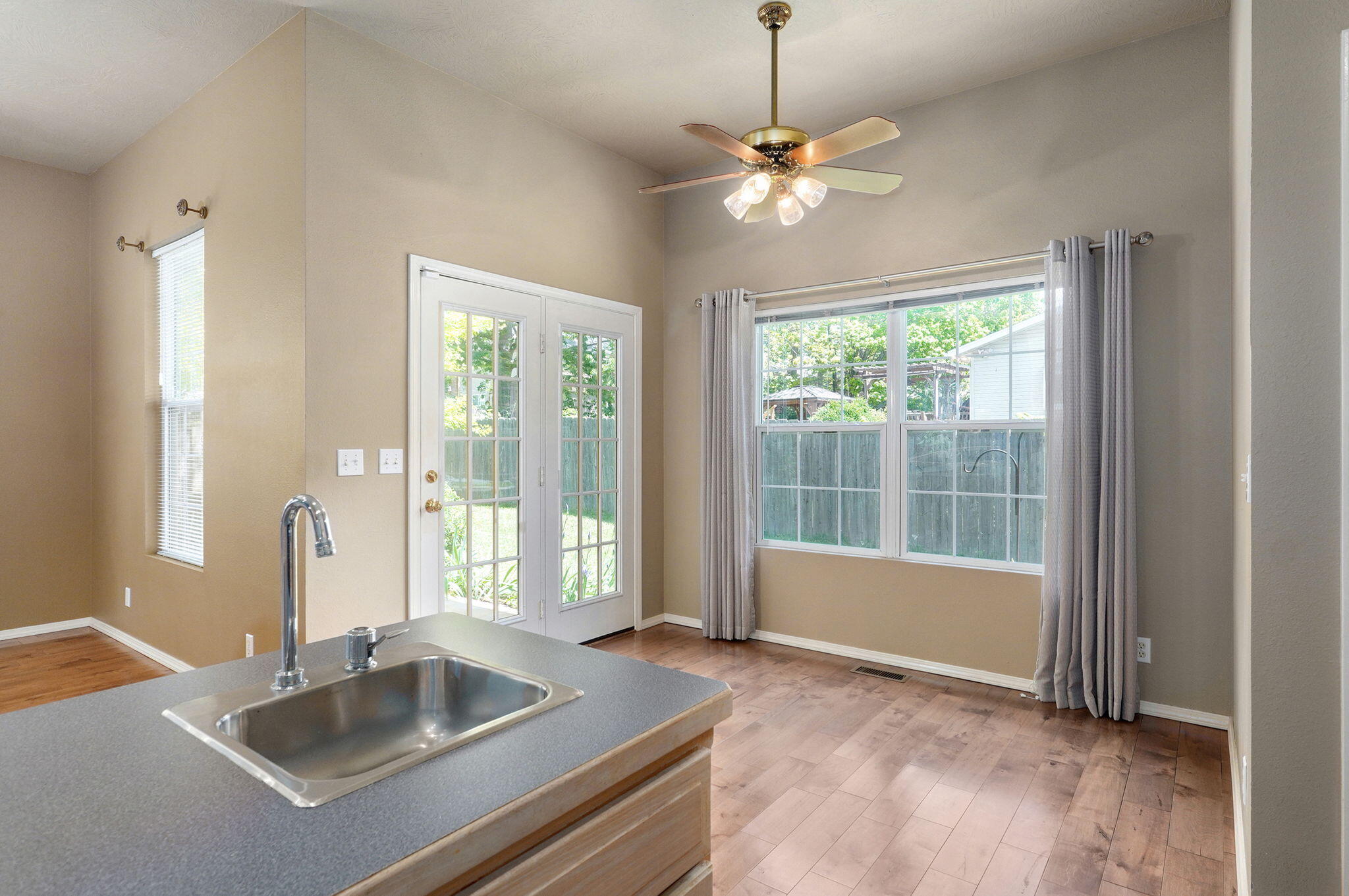 3809 West El Castile Street Property Photo 10