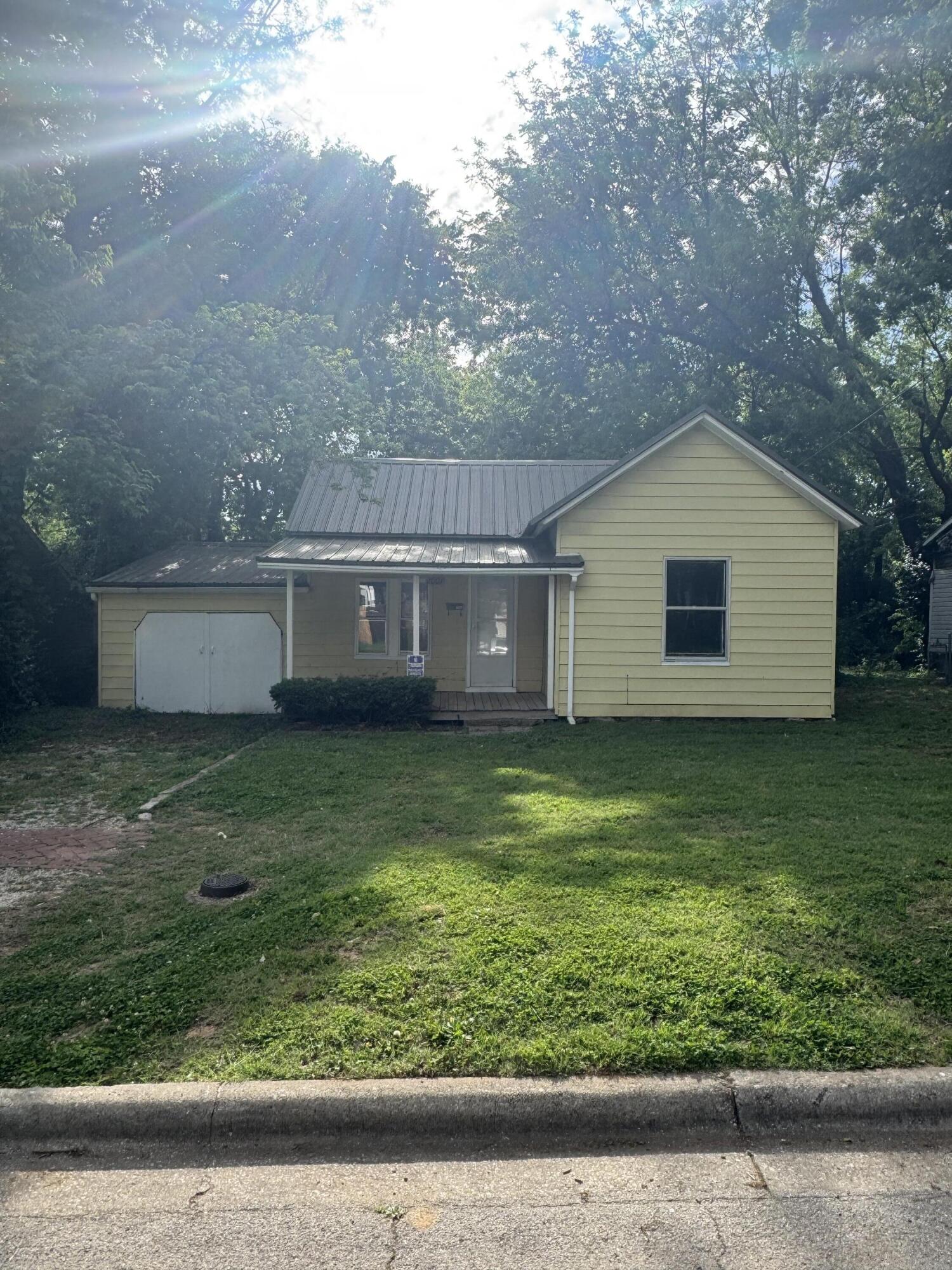 2007 North Travis Avenue Property Photo 1