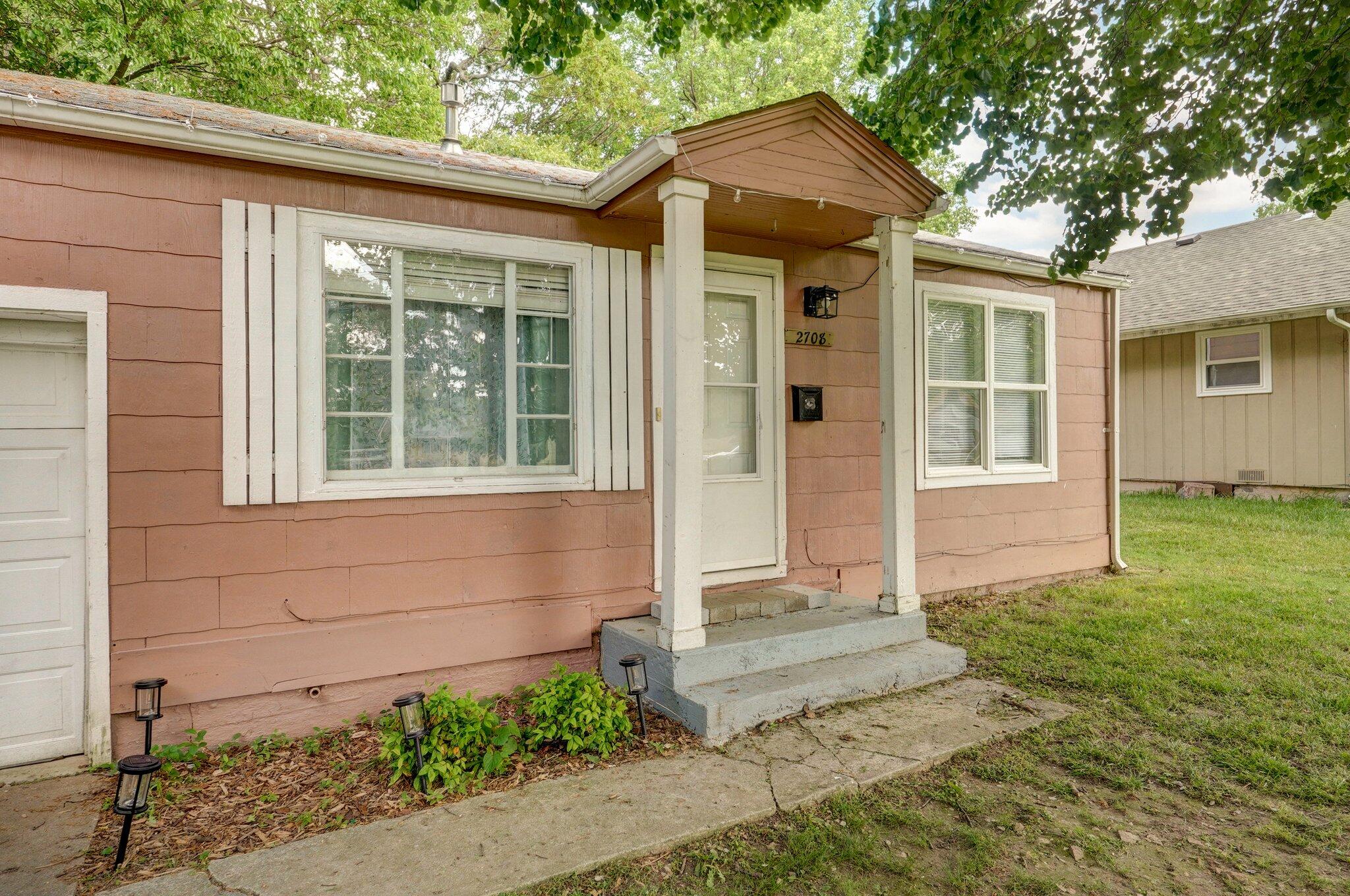 2708 North Fremont Avenue Property Photo 2