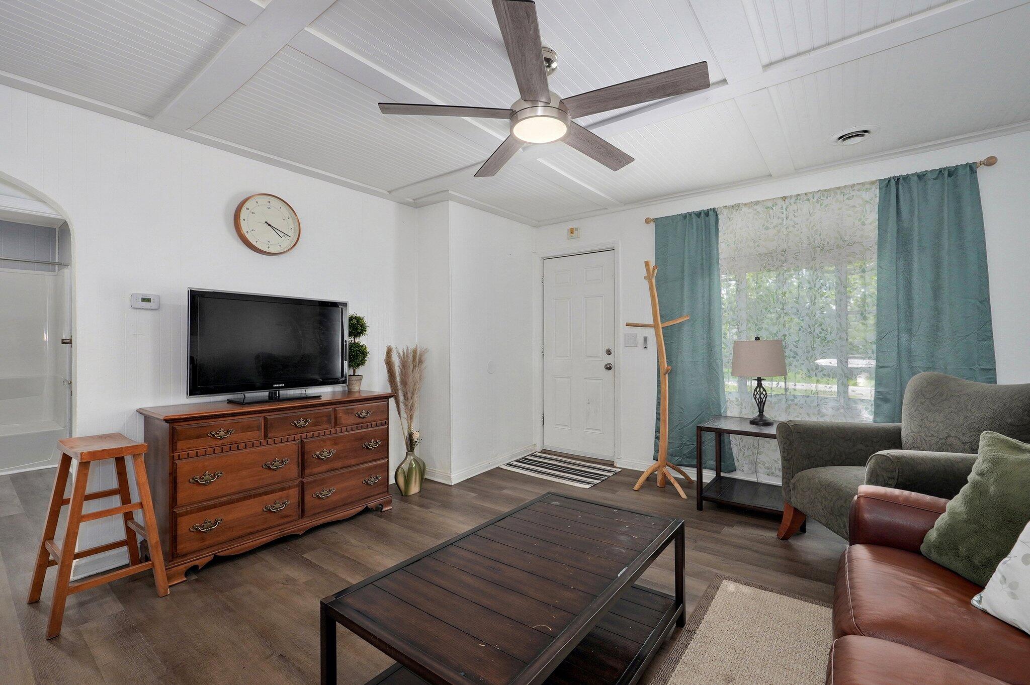 2708 North Fremont Avenue Property Photo 5