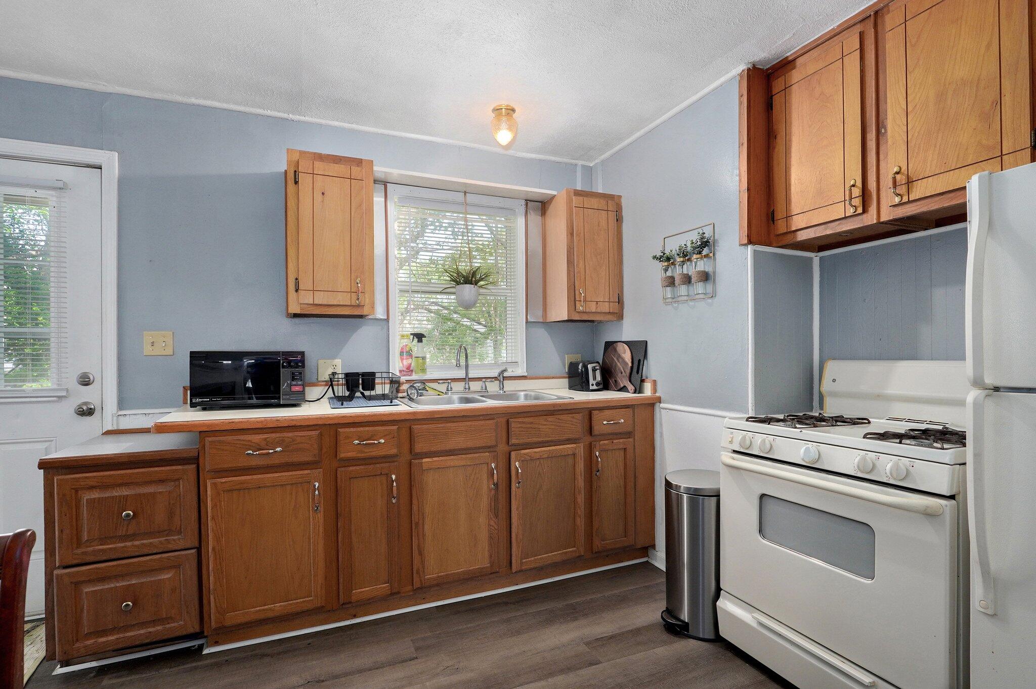 2708 North Fremont Avenue Property Photo 8