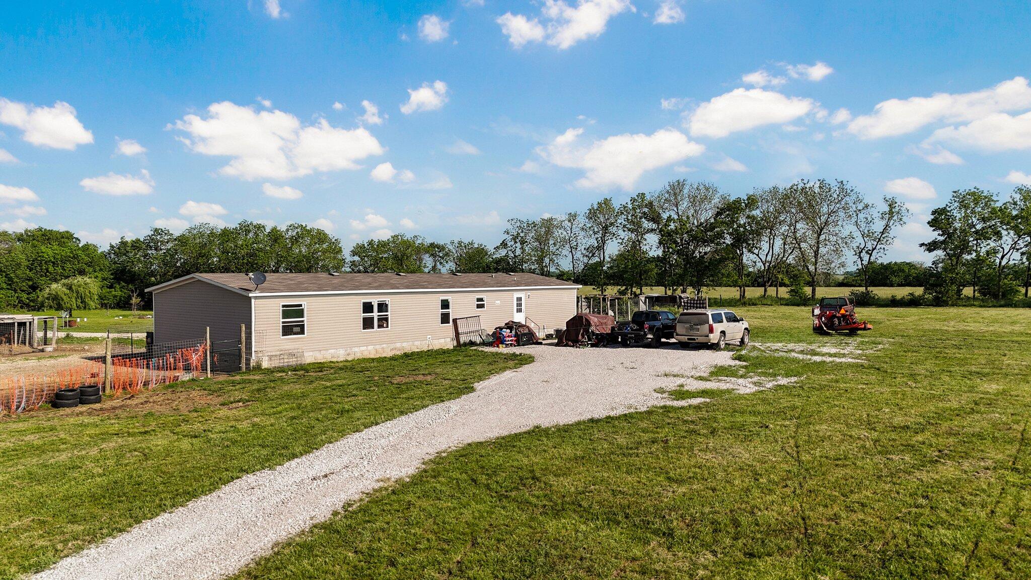 1579 East 496th Road Property Photo 4