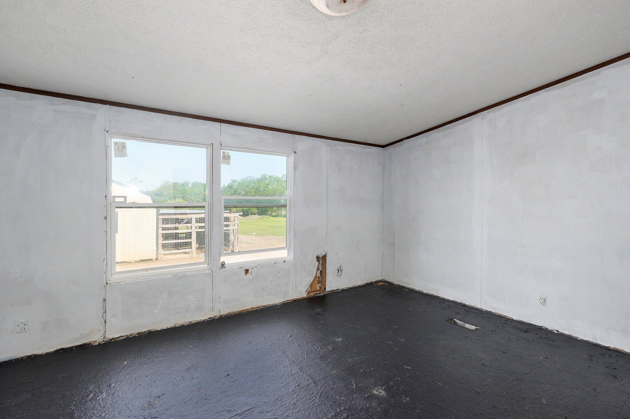 1579 East 496th Road Property Photo 12