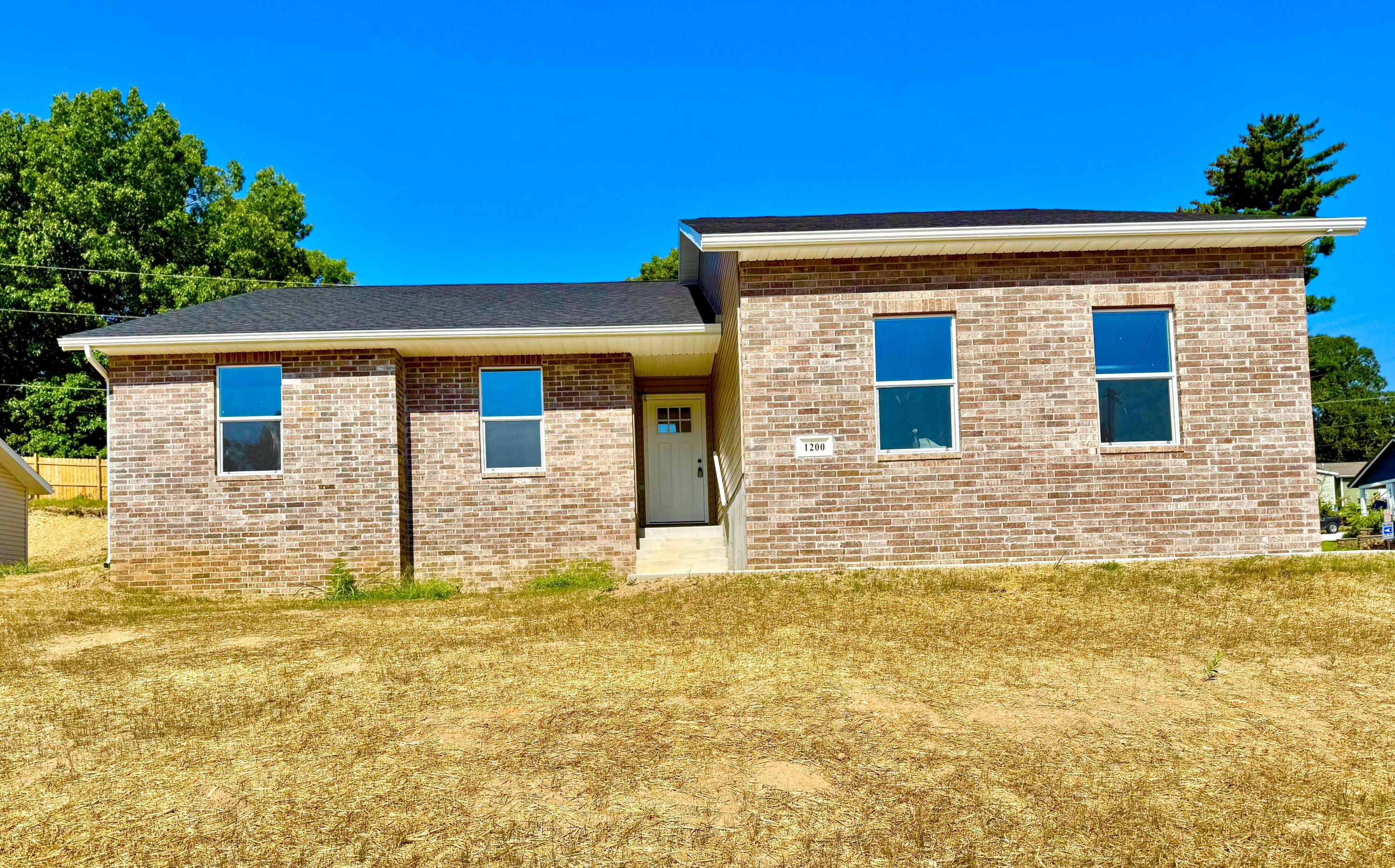 1200 Justins Trail Property Photo 1