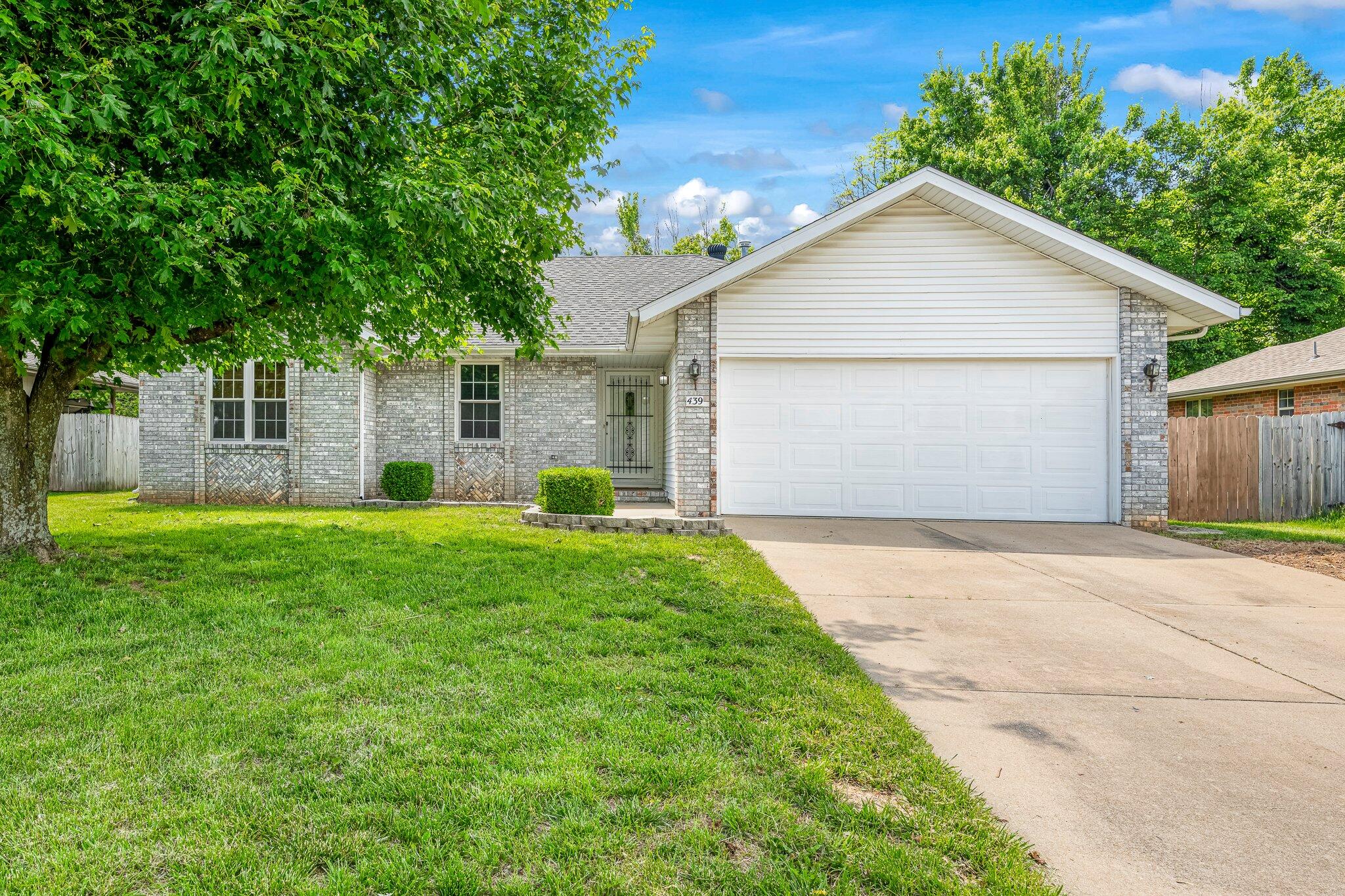 439 South Suburban Avenue Property Photo 1