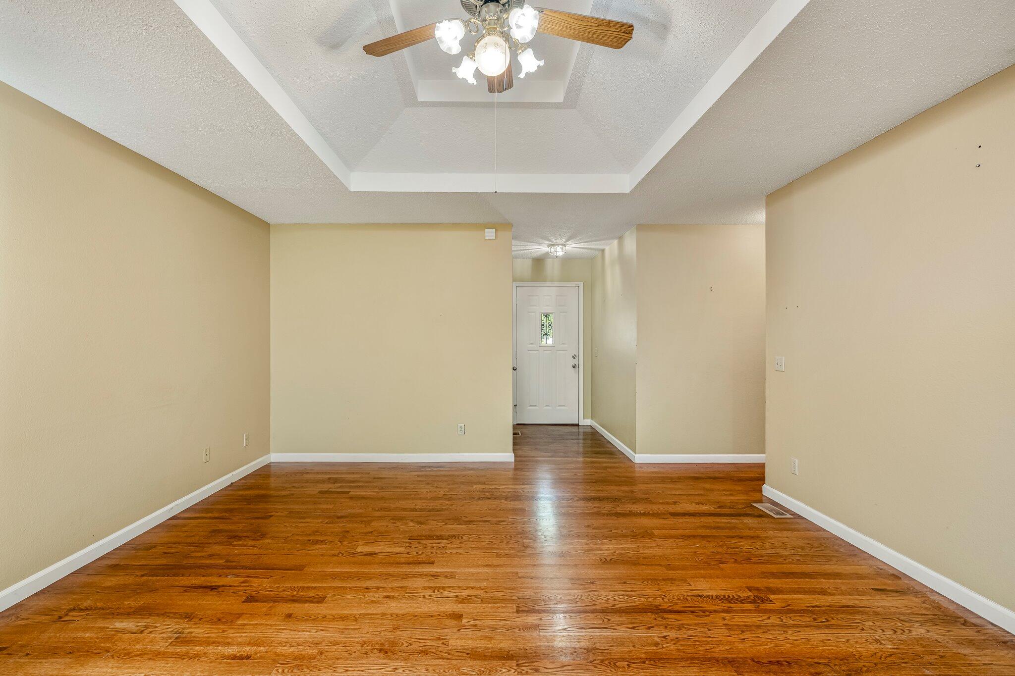 439 South Suburban Avenue Property Photo 7