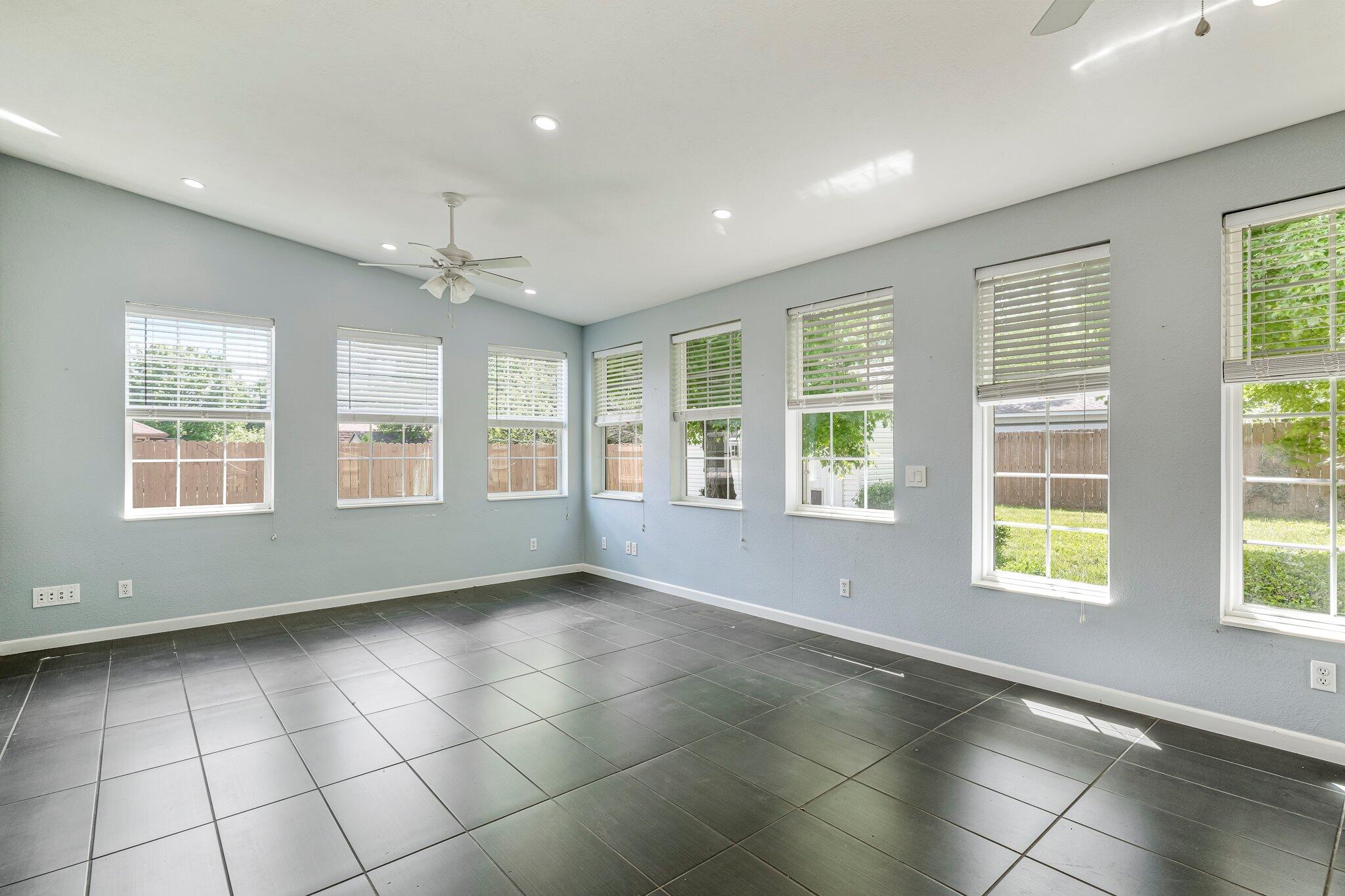 439 South Suburban Avenue Property Photo 10