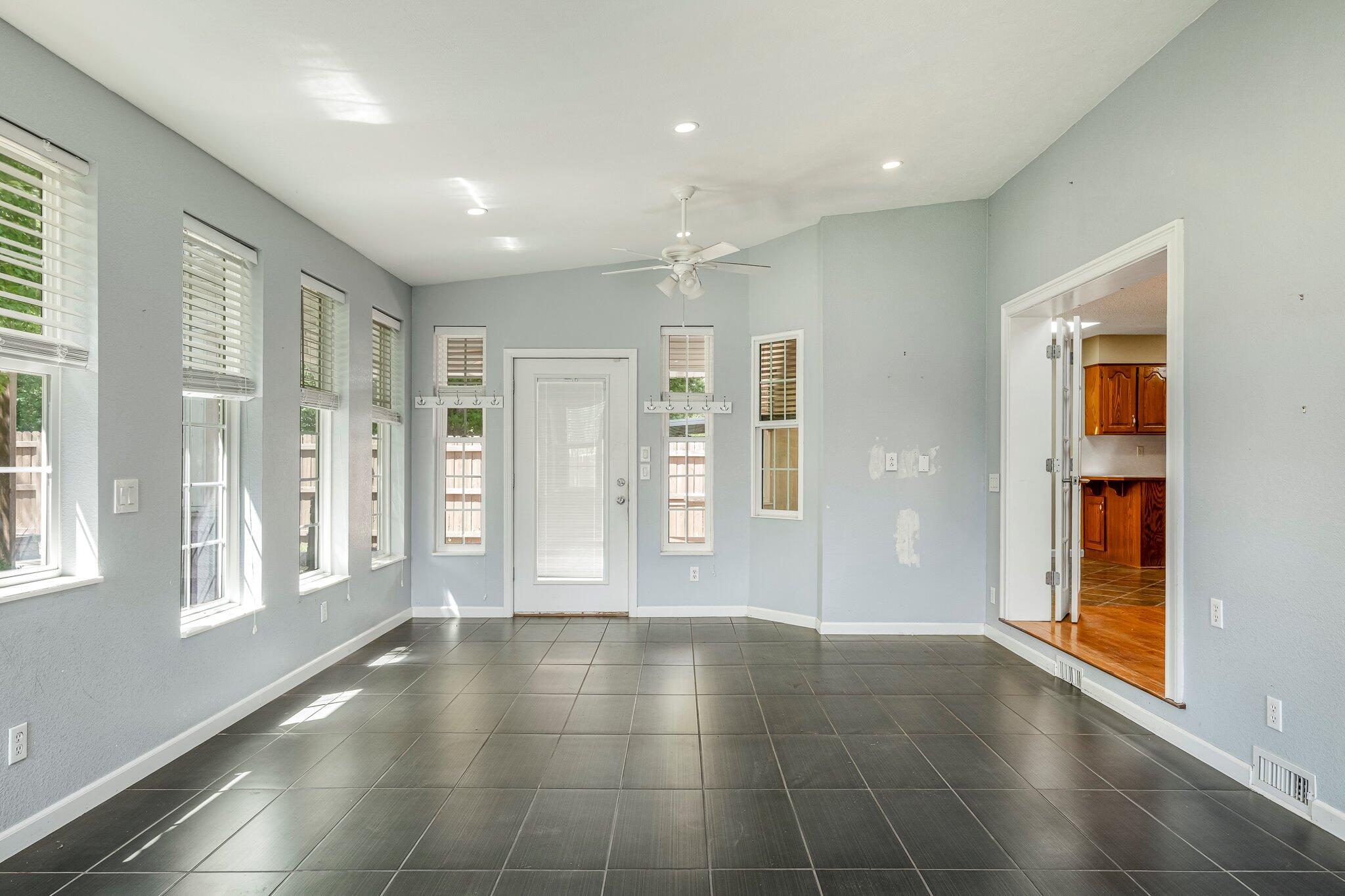 439 South Suburban Avenue Property Photo 11