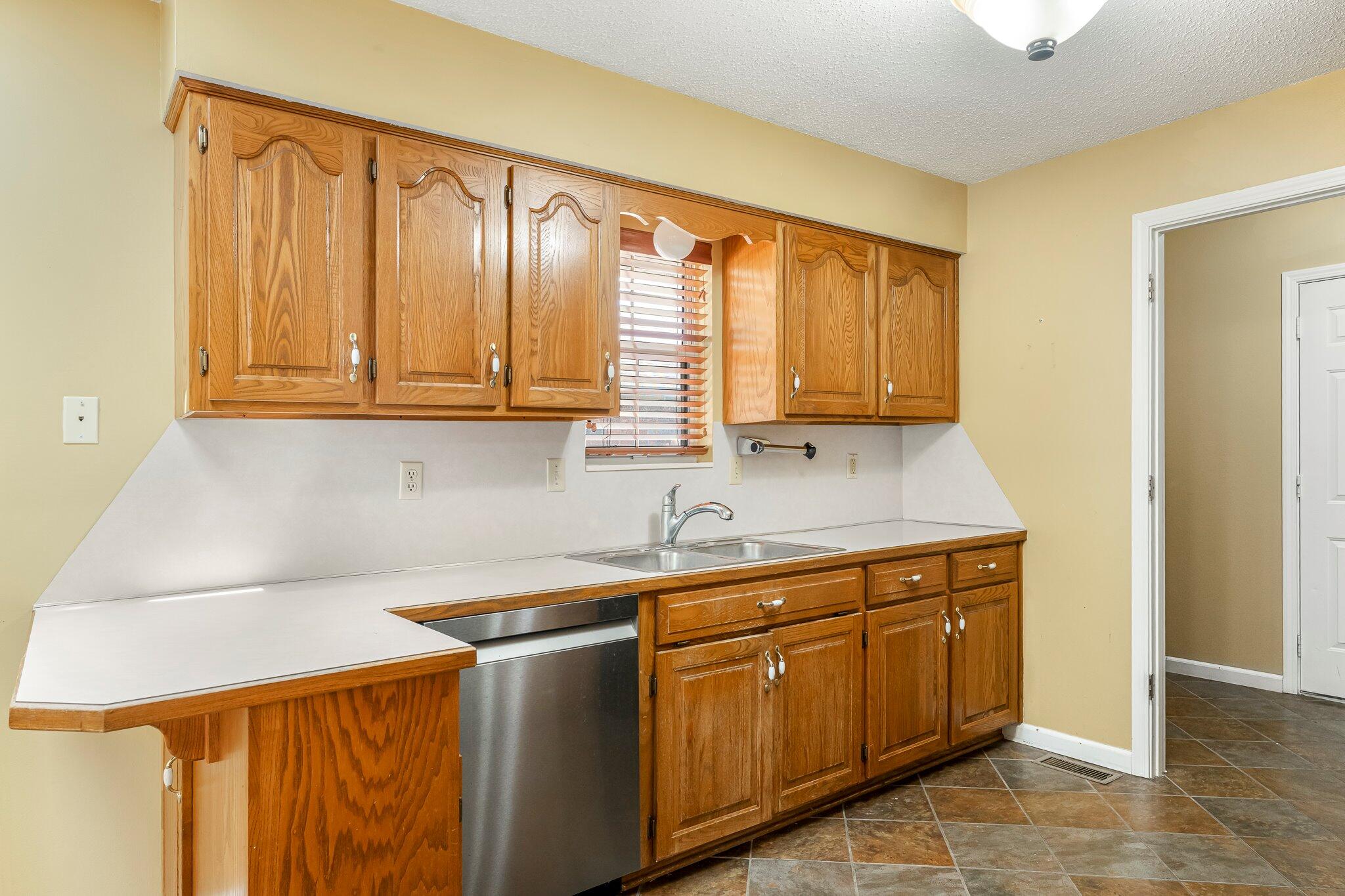 439 South Suburban Avenue Property Photo 14