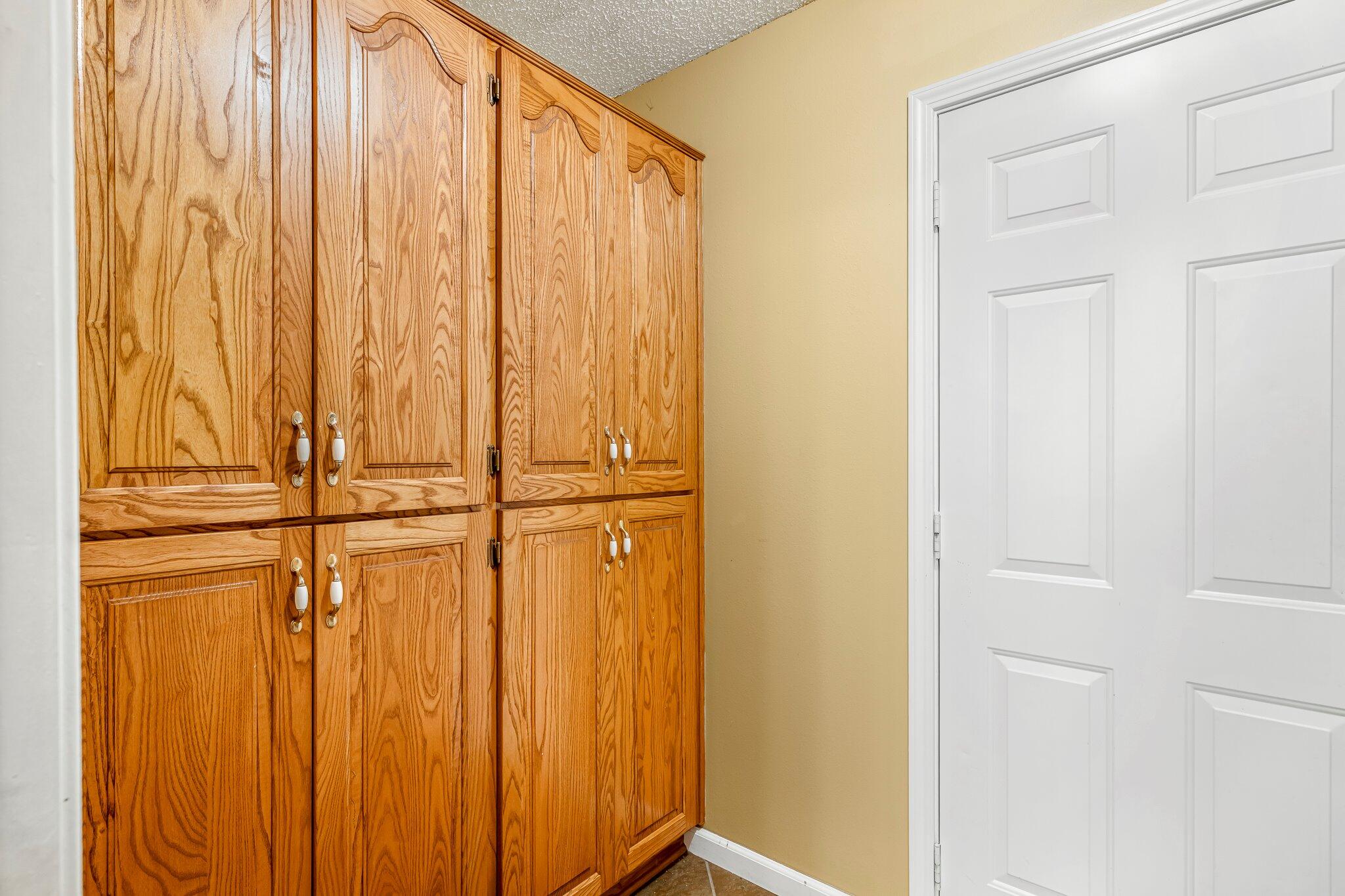 439 South Suburban Avenue Property Photo 16