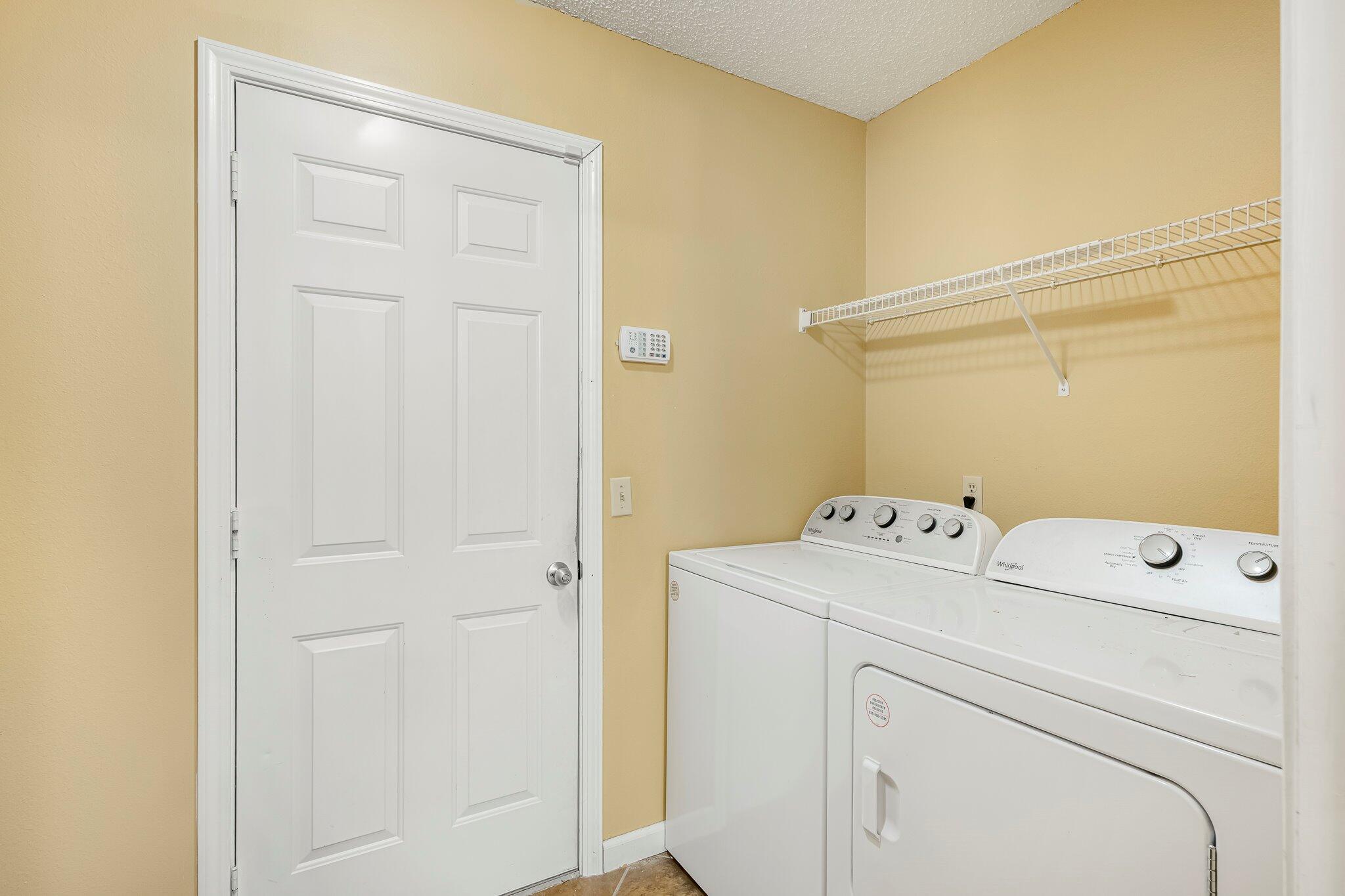 439 South Suburban Avenue Property Photo 17